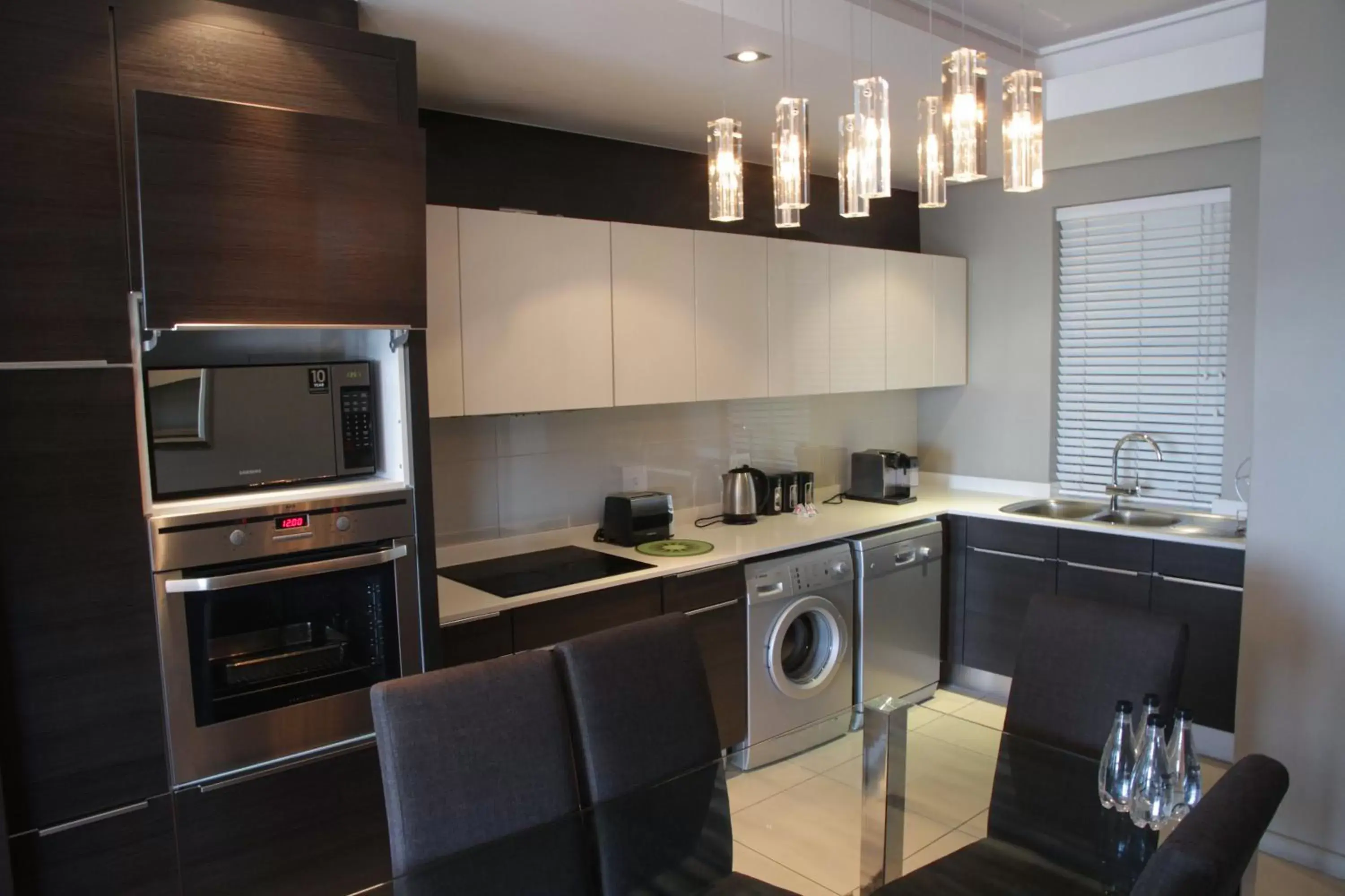 Kitchen or kitchenette, Kitchen/Kitchenette in The Residences at Crystal Towers