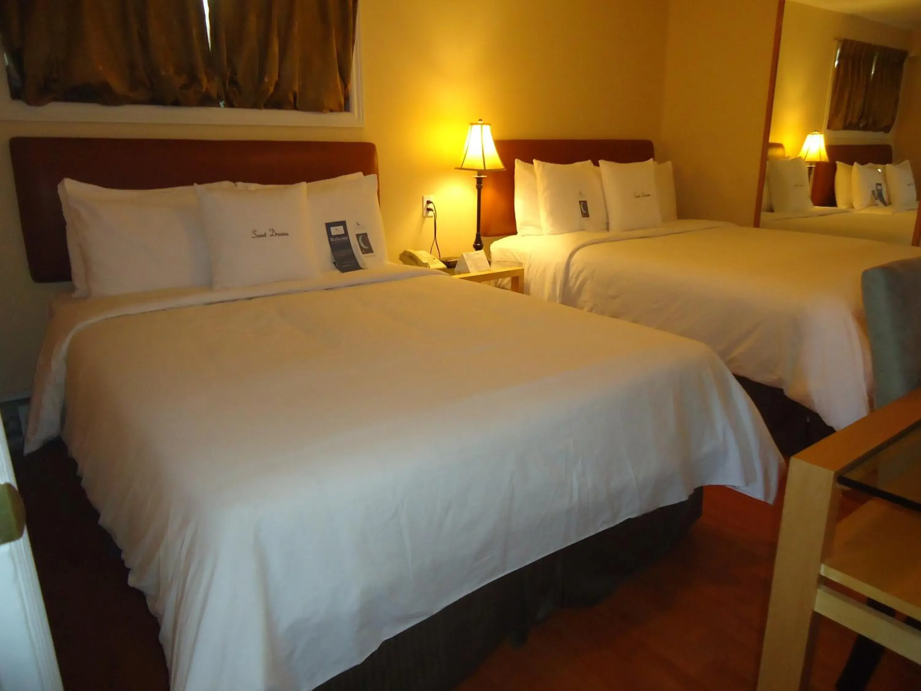 Decorative detail, Bed in Bayside Inn & Waterfront Suites