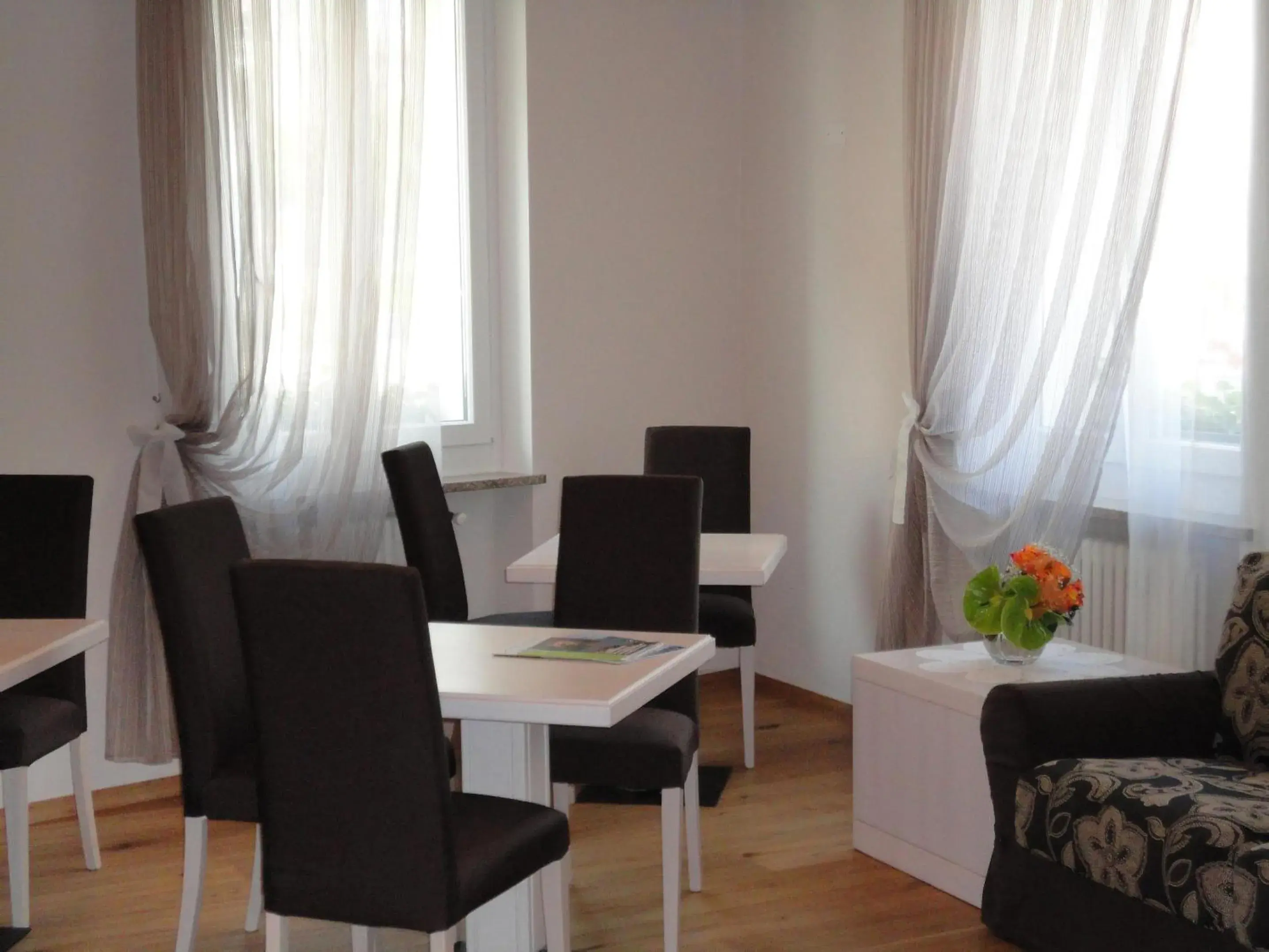 Communal lounge/ TV room, Dining Area in Albergo Tuenno