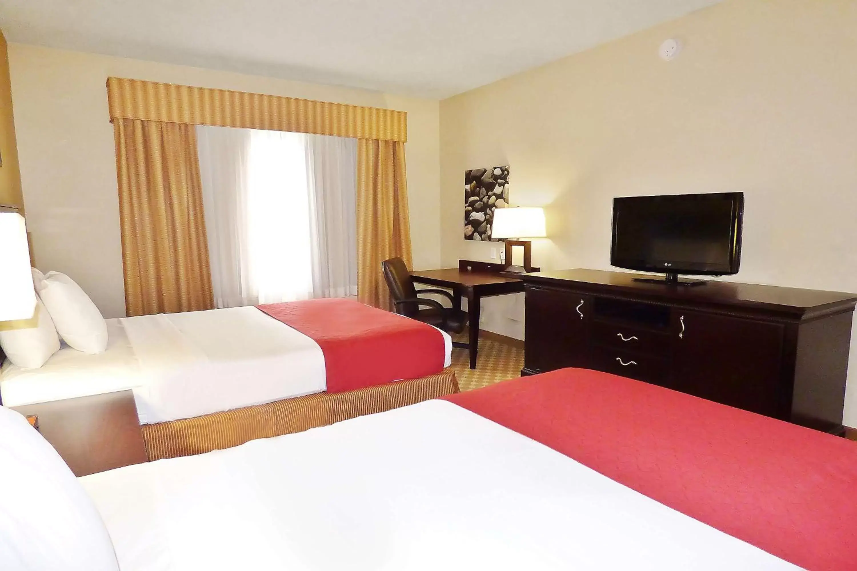 Photo of the whole room, Bed in Country Inn & Suites by Radisson, Port Orange-Daytona, FL