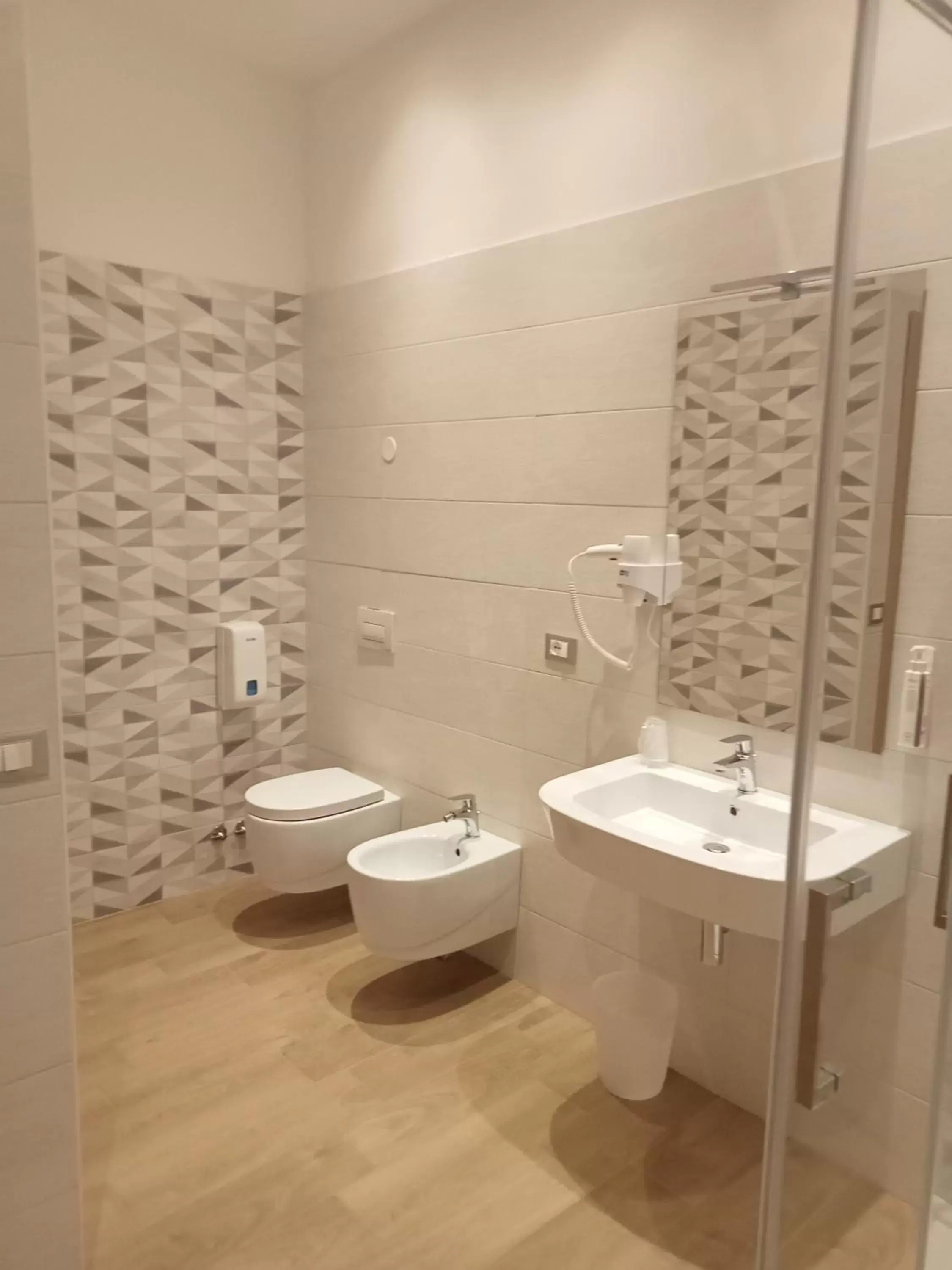 Shower, Bathroom in Hotel Porta Rivera