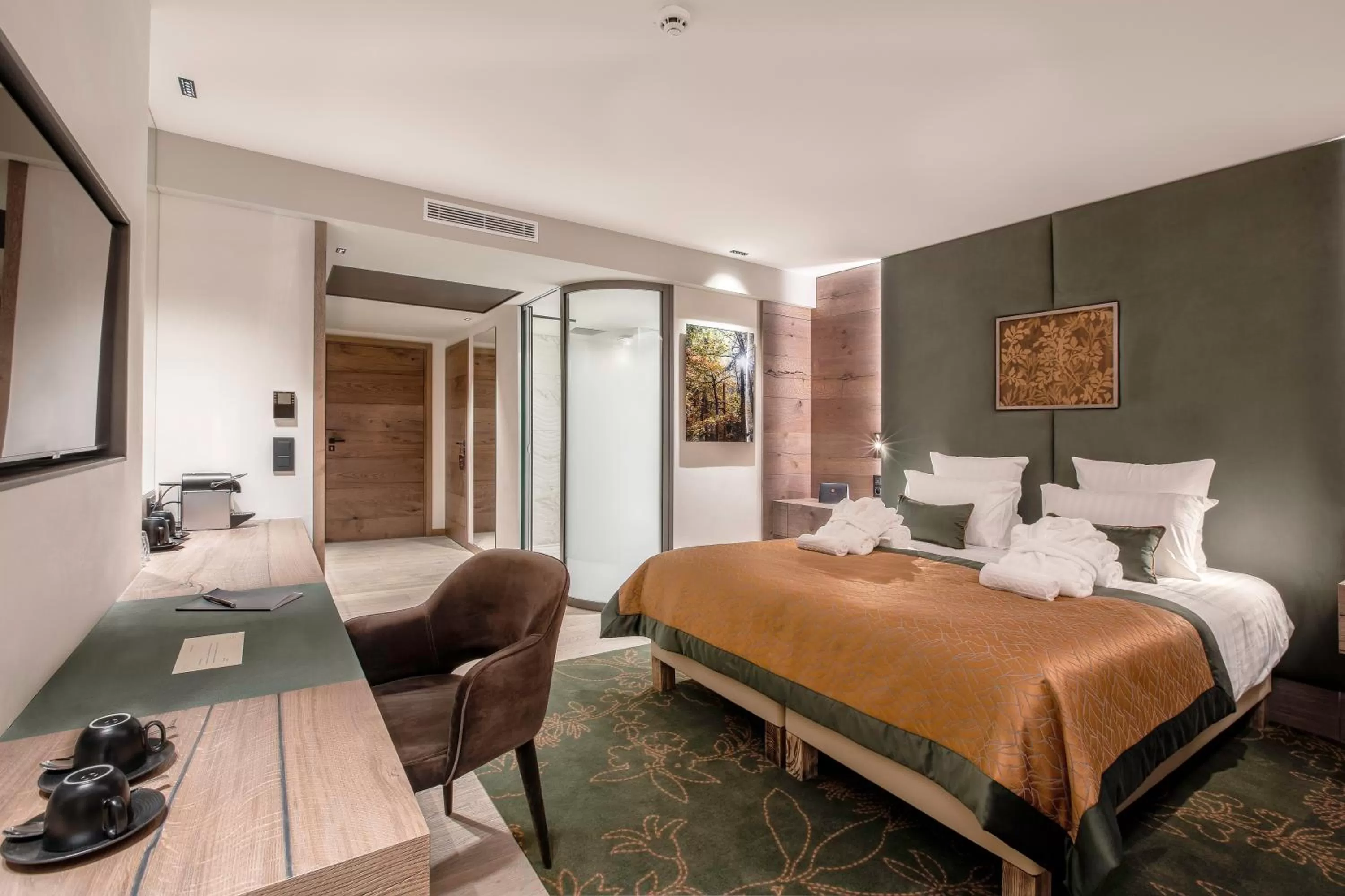 Bedroom, Bed in Rivage Hôtel & Spa Annecy