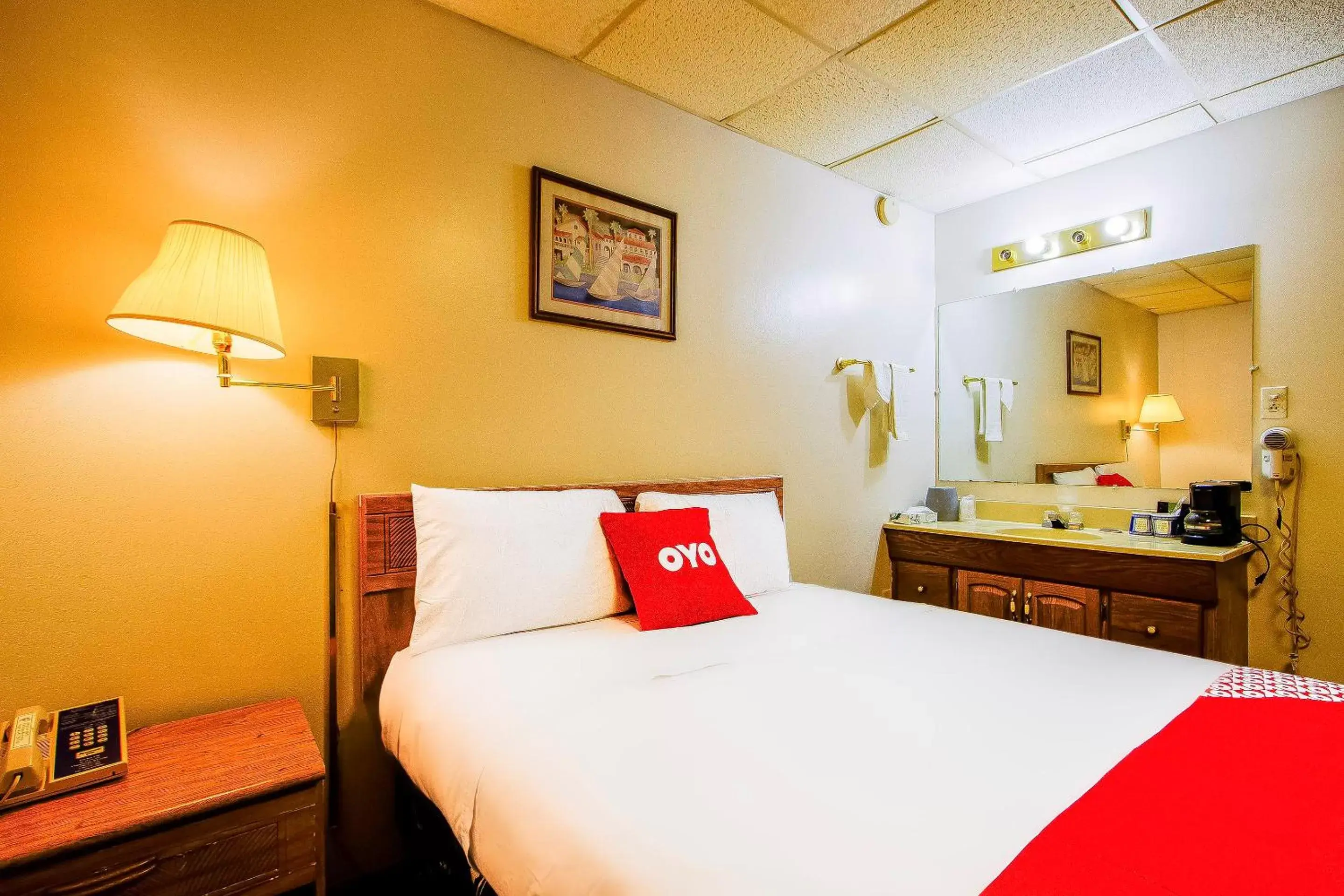 Bedroom, Bed in OYO Hotel Chapmanville Inn, WV - Hwy 119