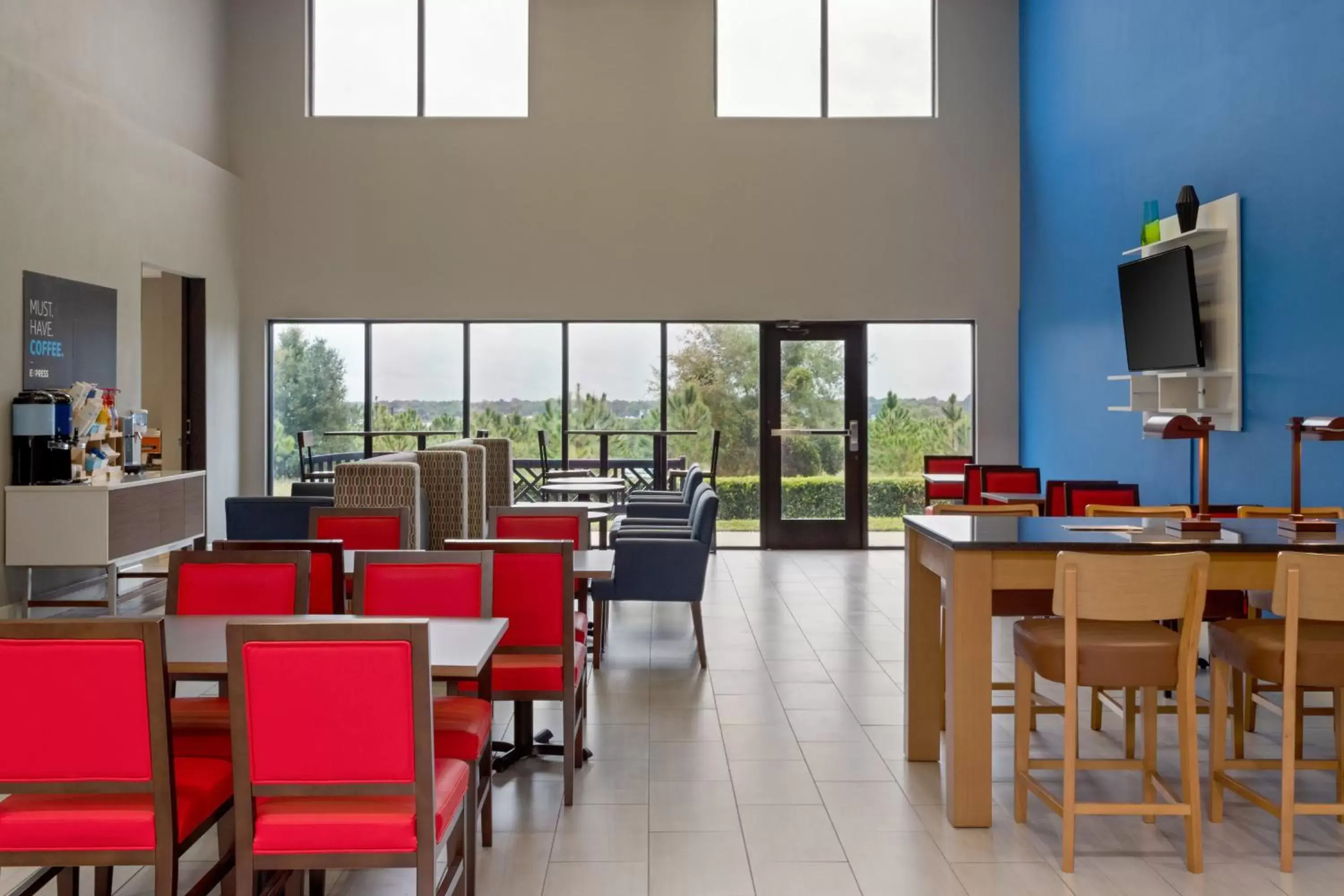 Breakfast, Restaurant/Places to Eat in Holiday Inn Express Hotel & Suites Lake Placid, an IHG Hotel