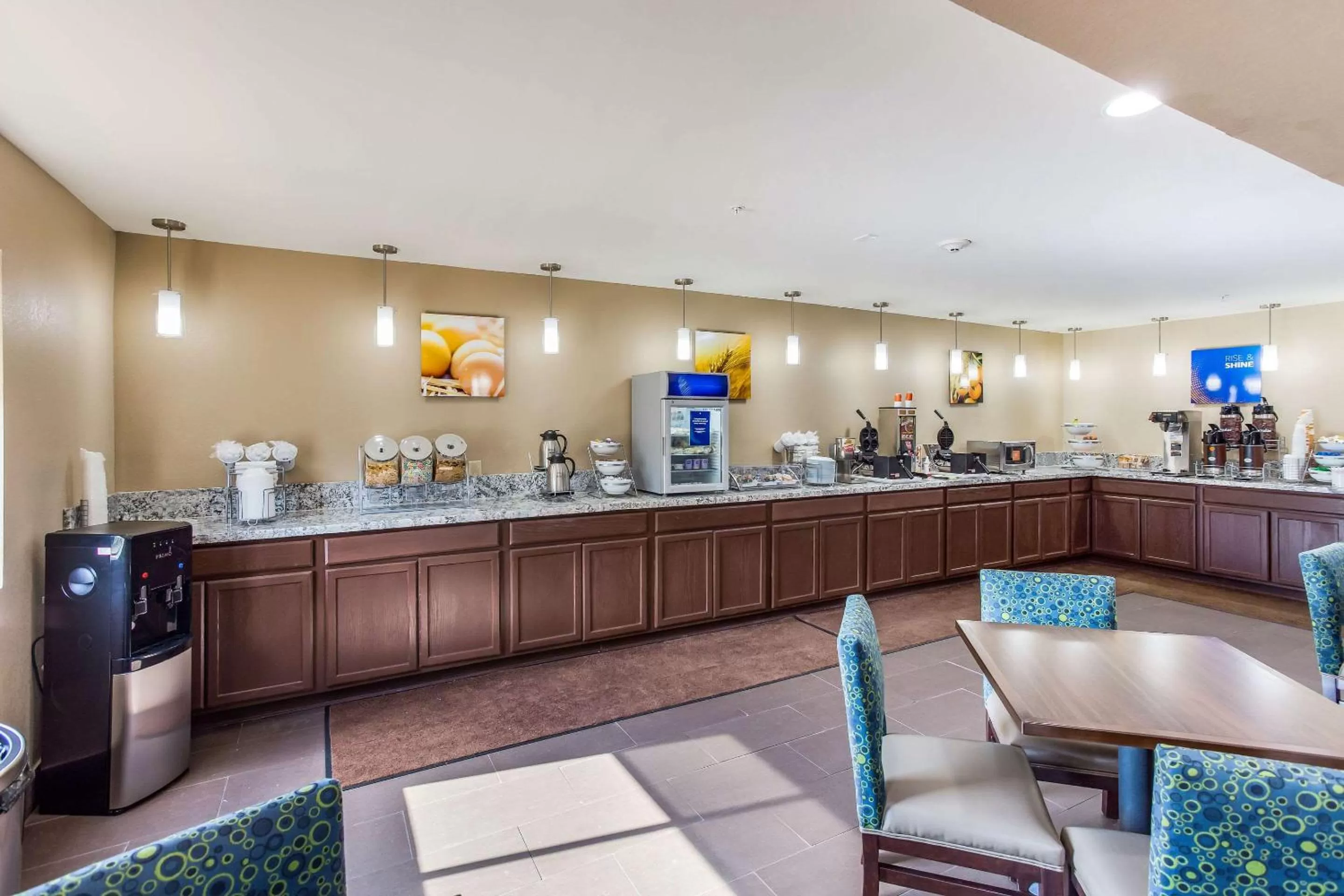 Restaurant/places to eat in Comfort Inn Charleston South