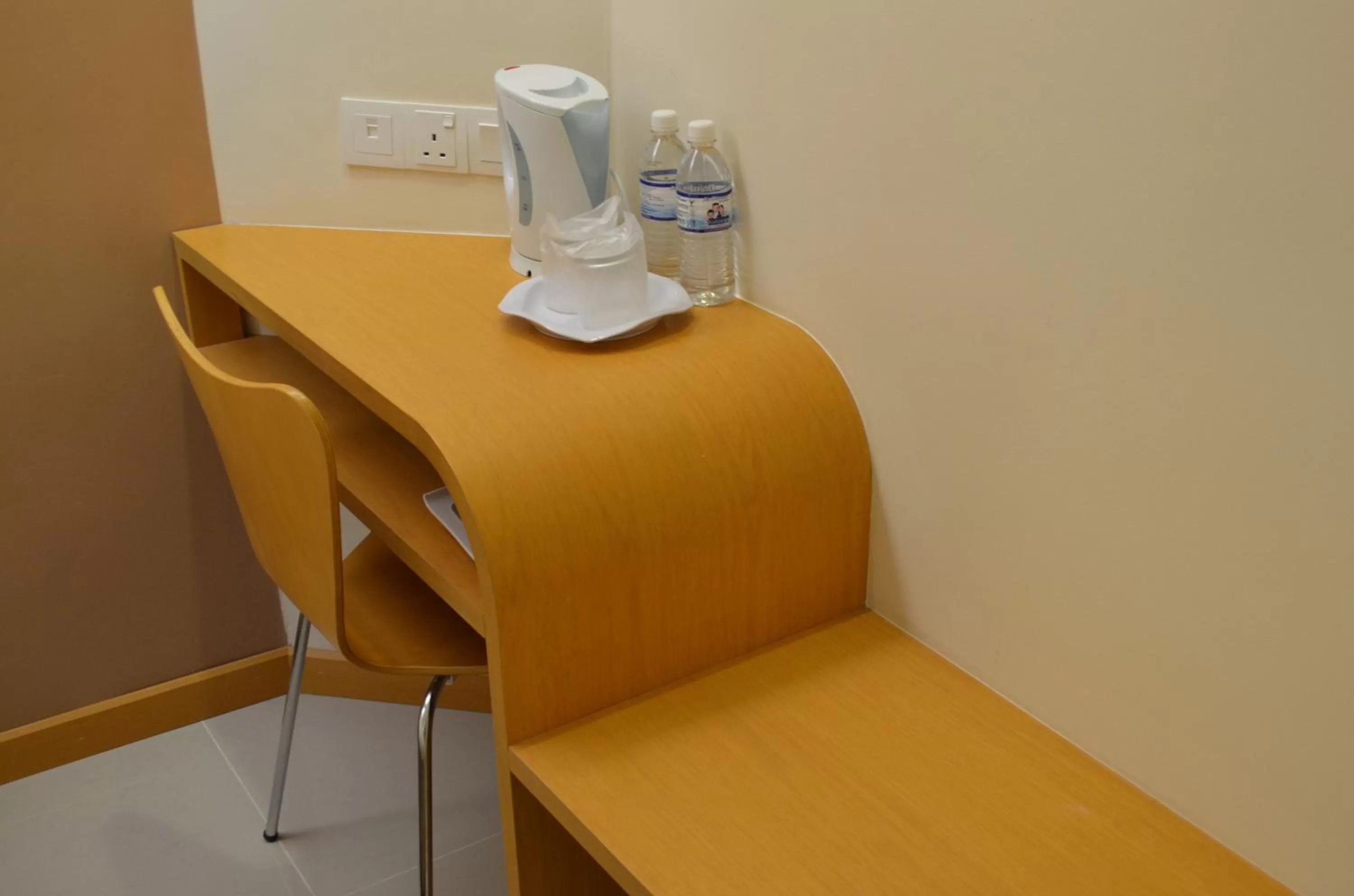 Coffee/tea facilities in Hotel Asia