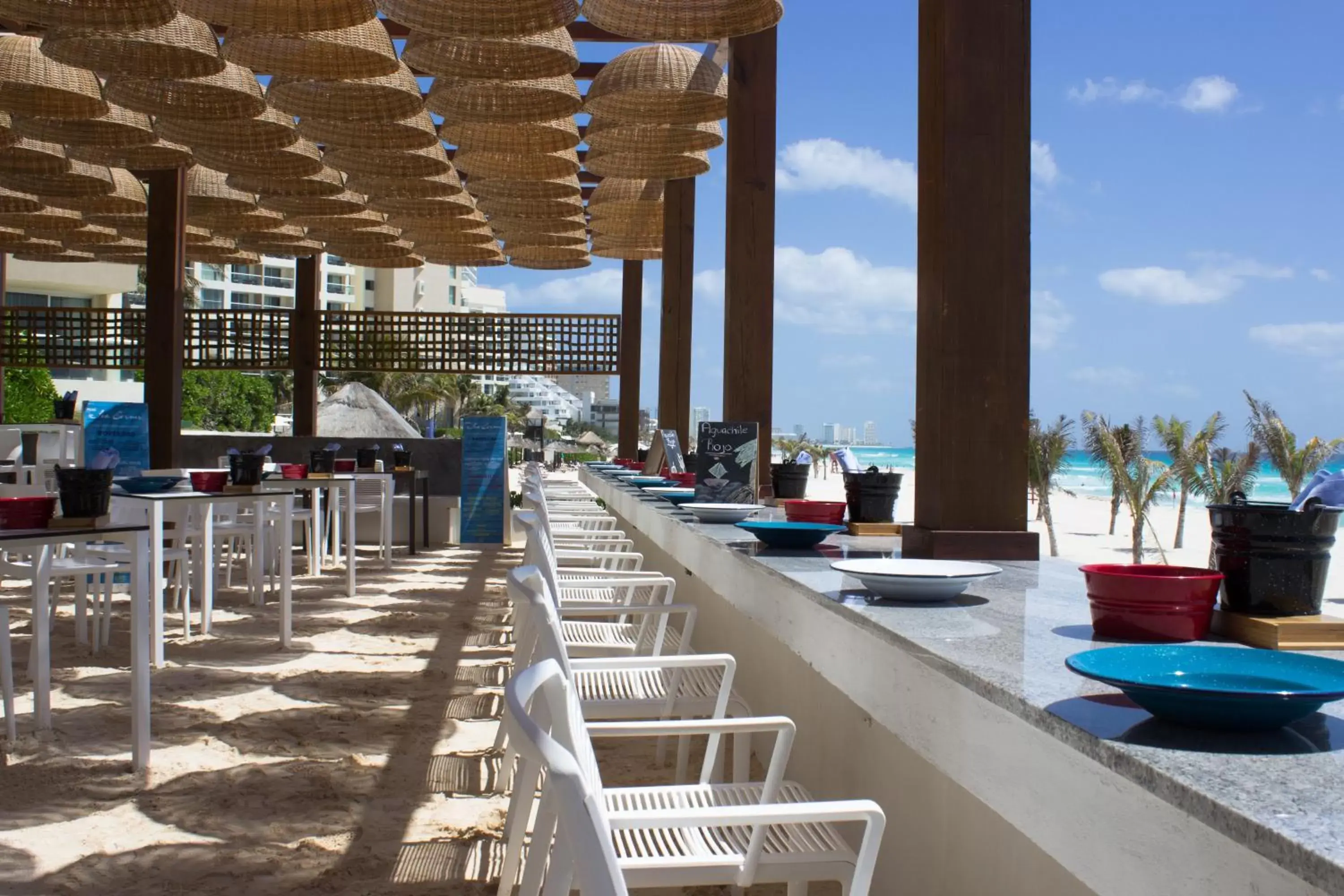Restaurant/places to eat in Live Aqua Beach Resort Cancun