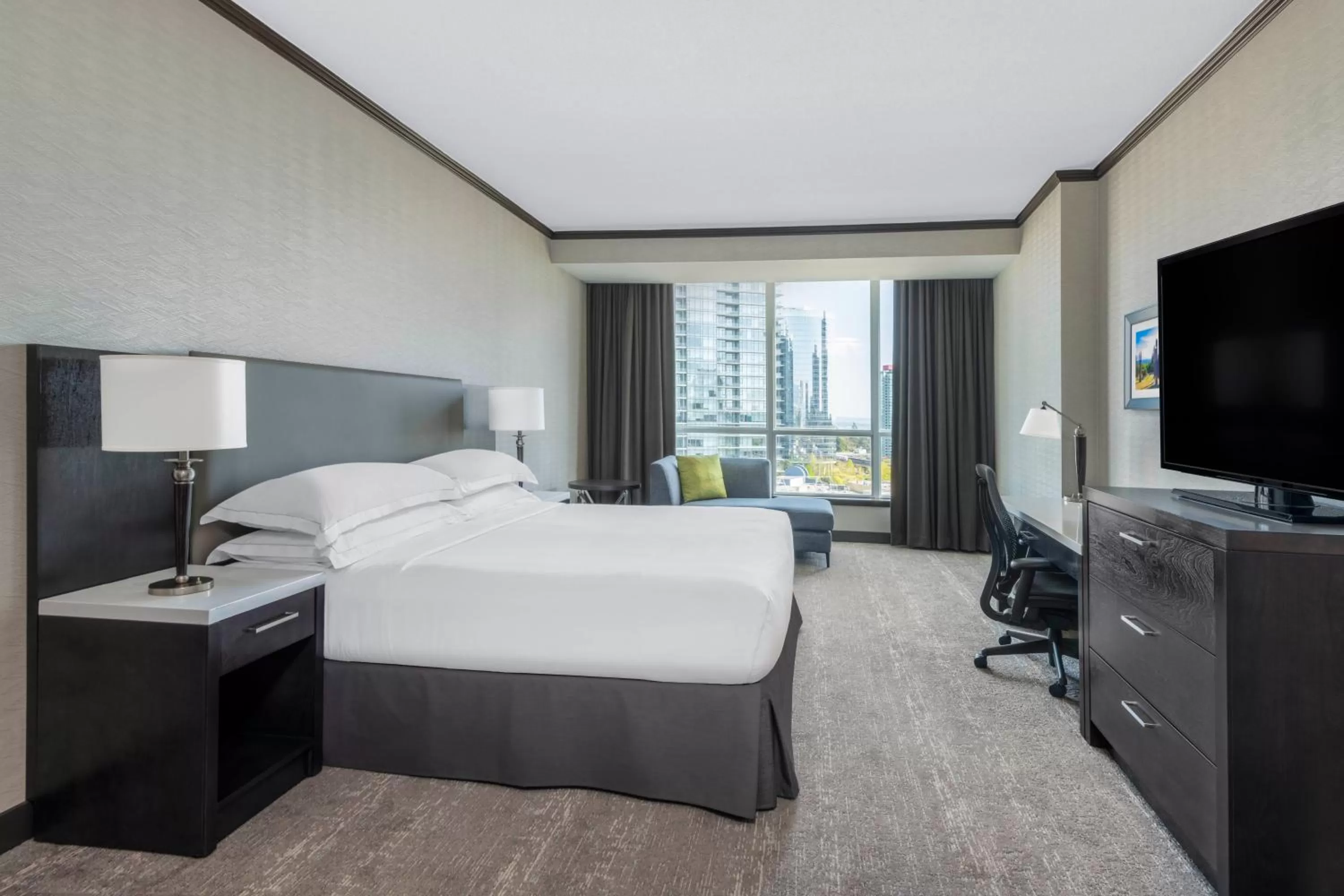Photo of the whole room, Bed in Hilton Vancouver Metrotown