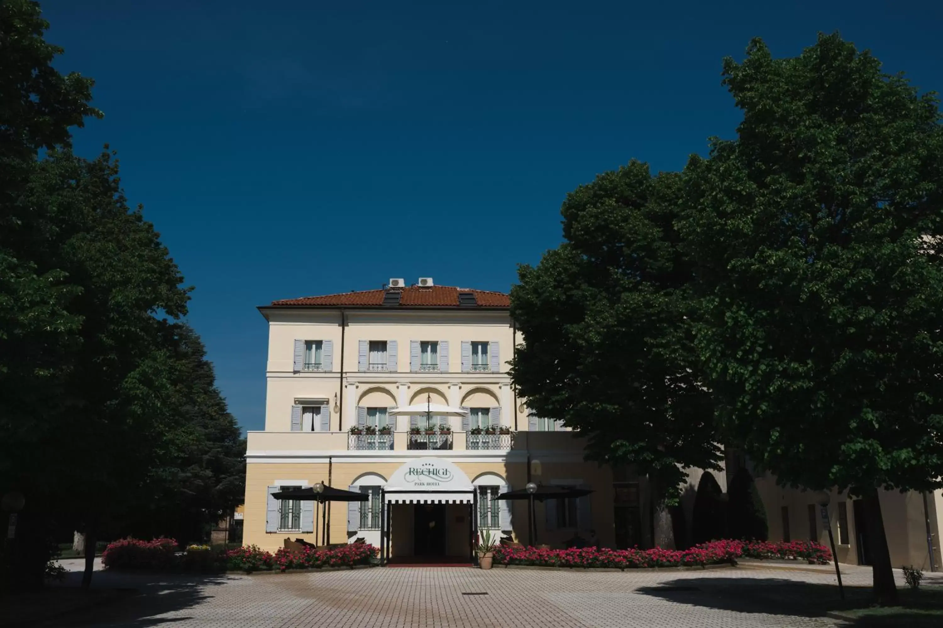 Property Building in Rechigi Park Hotel