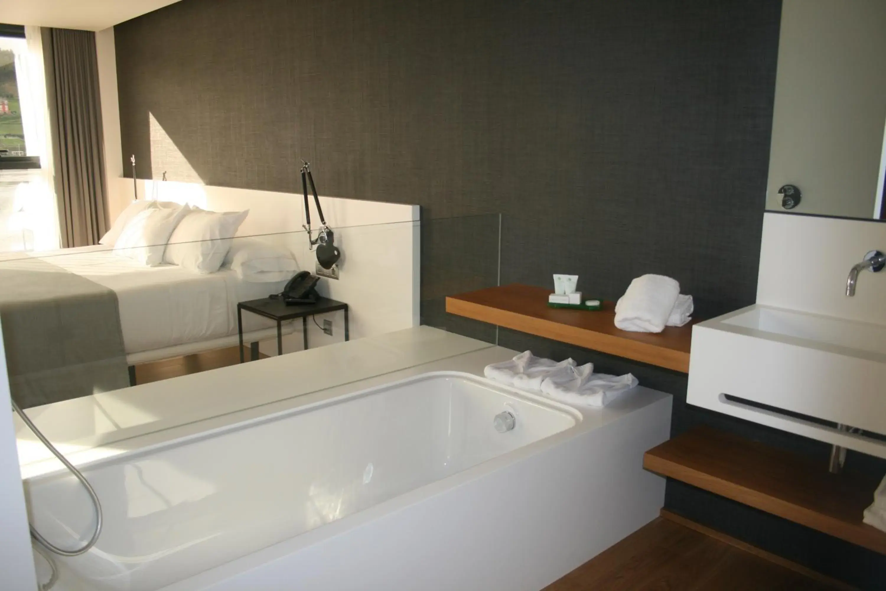 Bed, Bathroom in Viveiro Urban Hotel