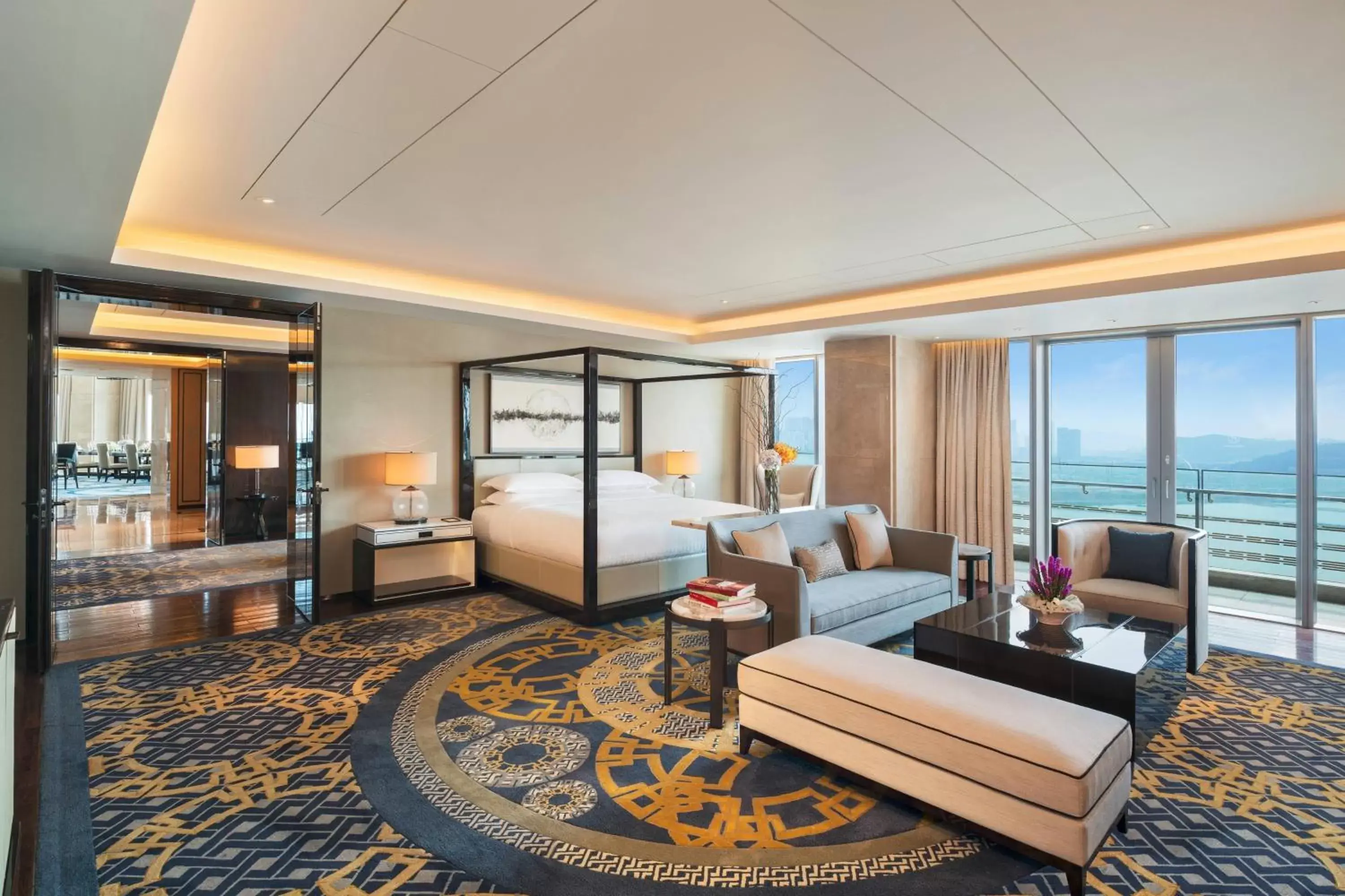 Bedroom, Seating Area in Sheraton Zhuhai Hotel