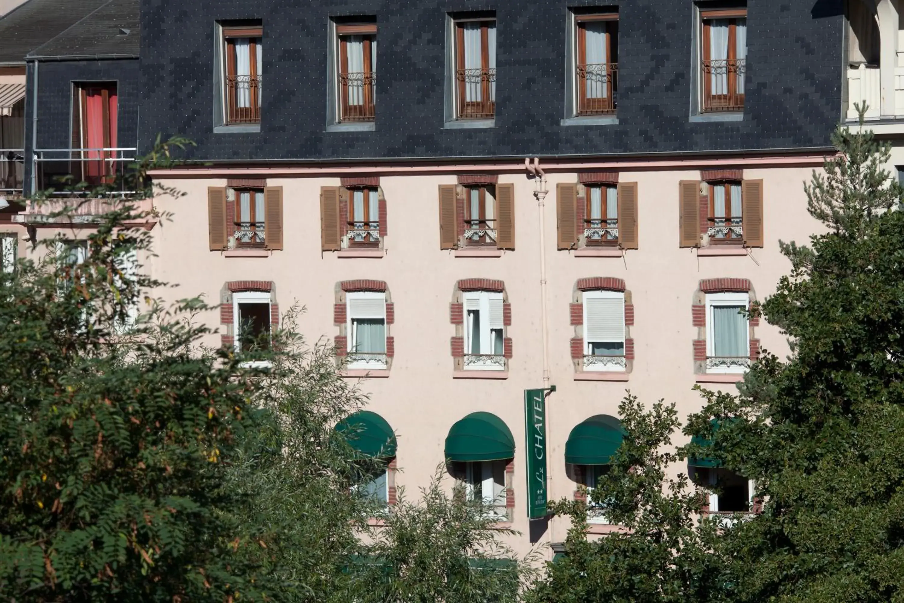 Facade/Entrance in Le Chatel