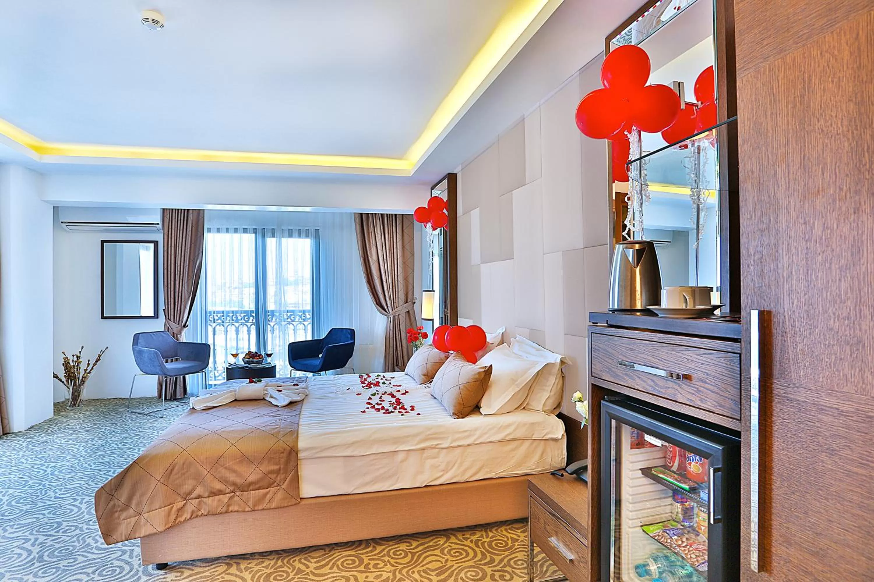 Photo of the whole room, Bed in Grand Sagcanlar Hotel