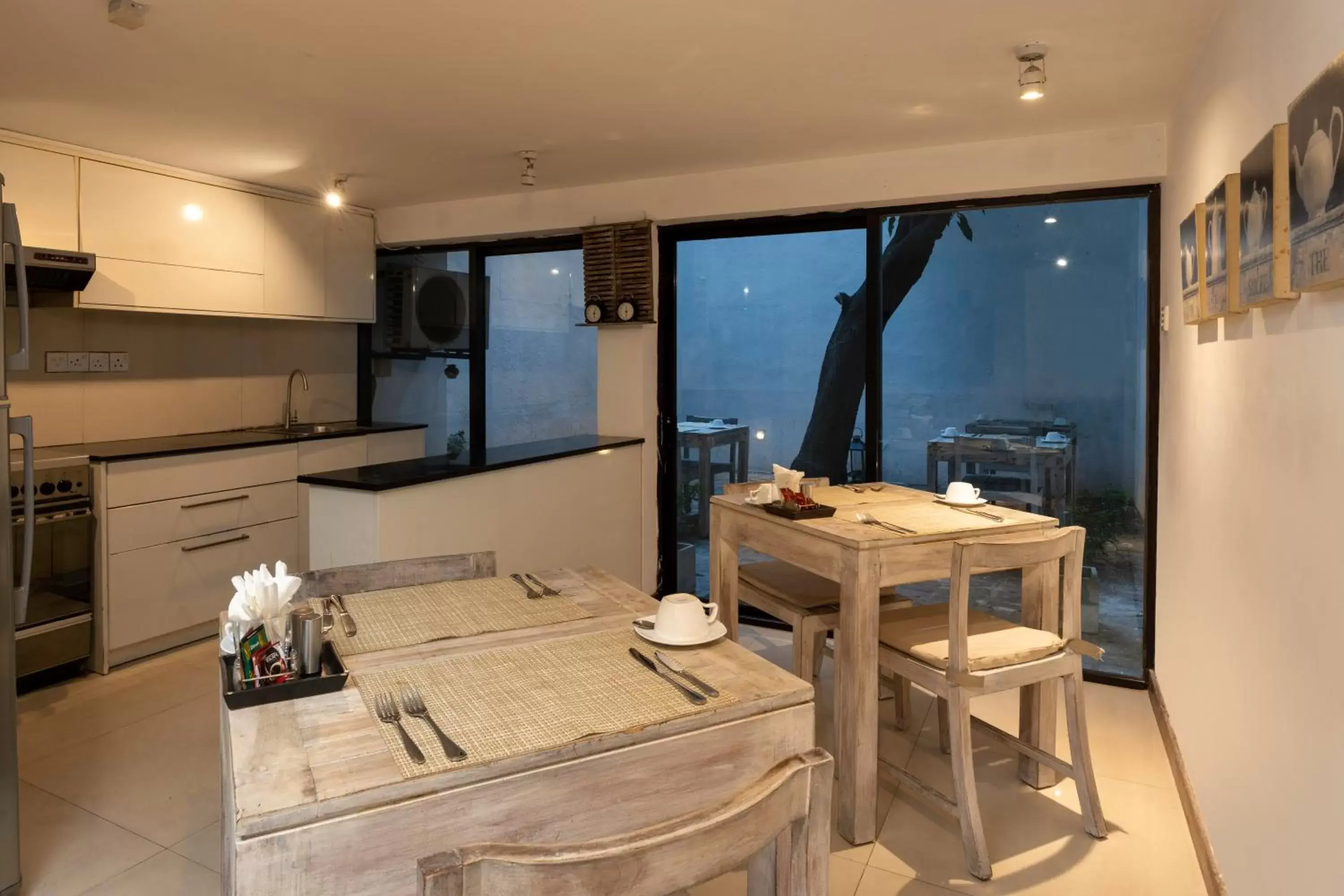 Restaurant/places to eat in Rockwell Colombo Restaurant/places to eat in Rockwell Colombo