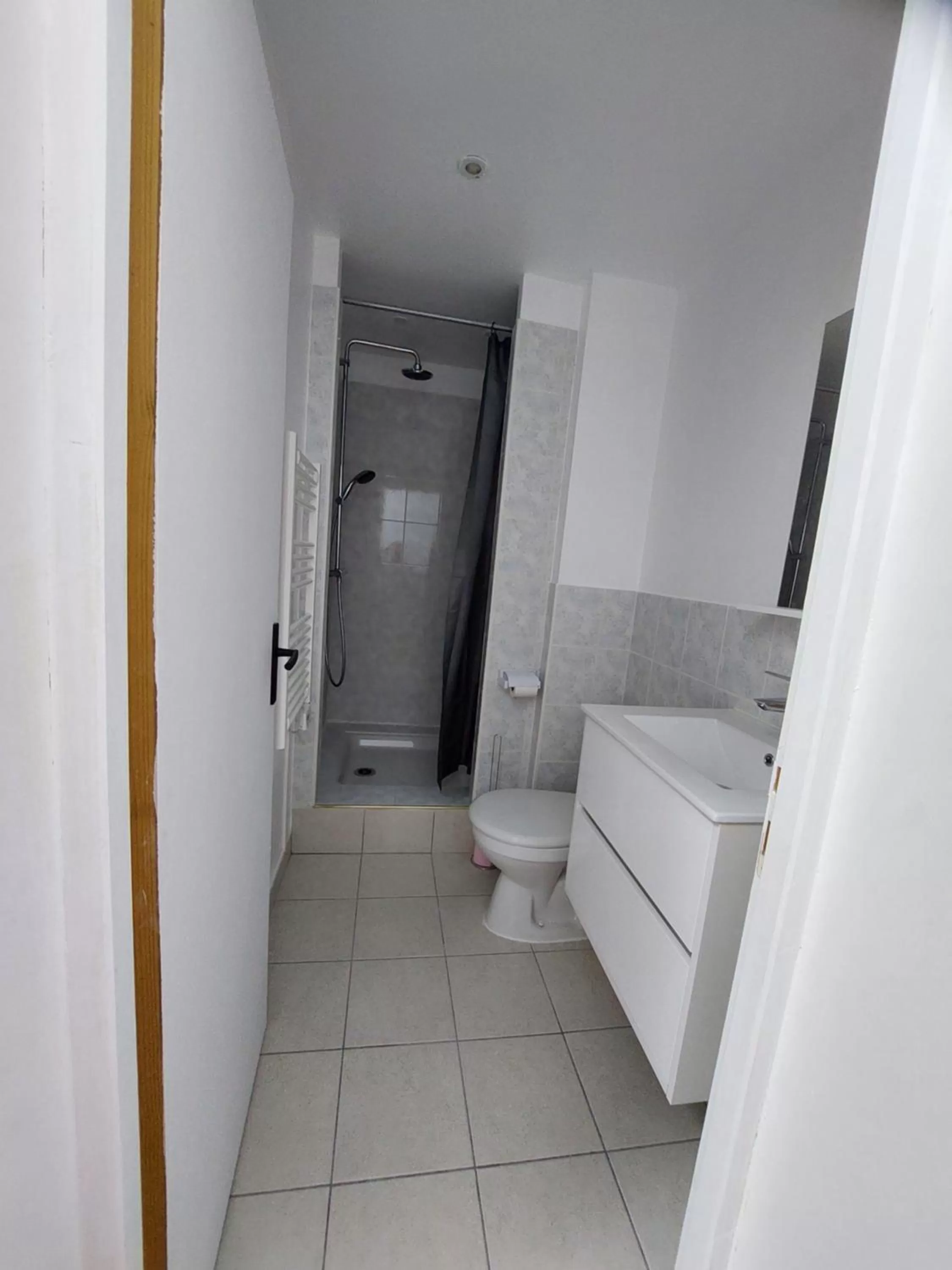 Shower in Kilomètre 99