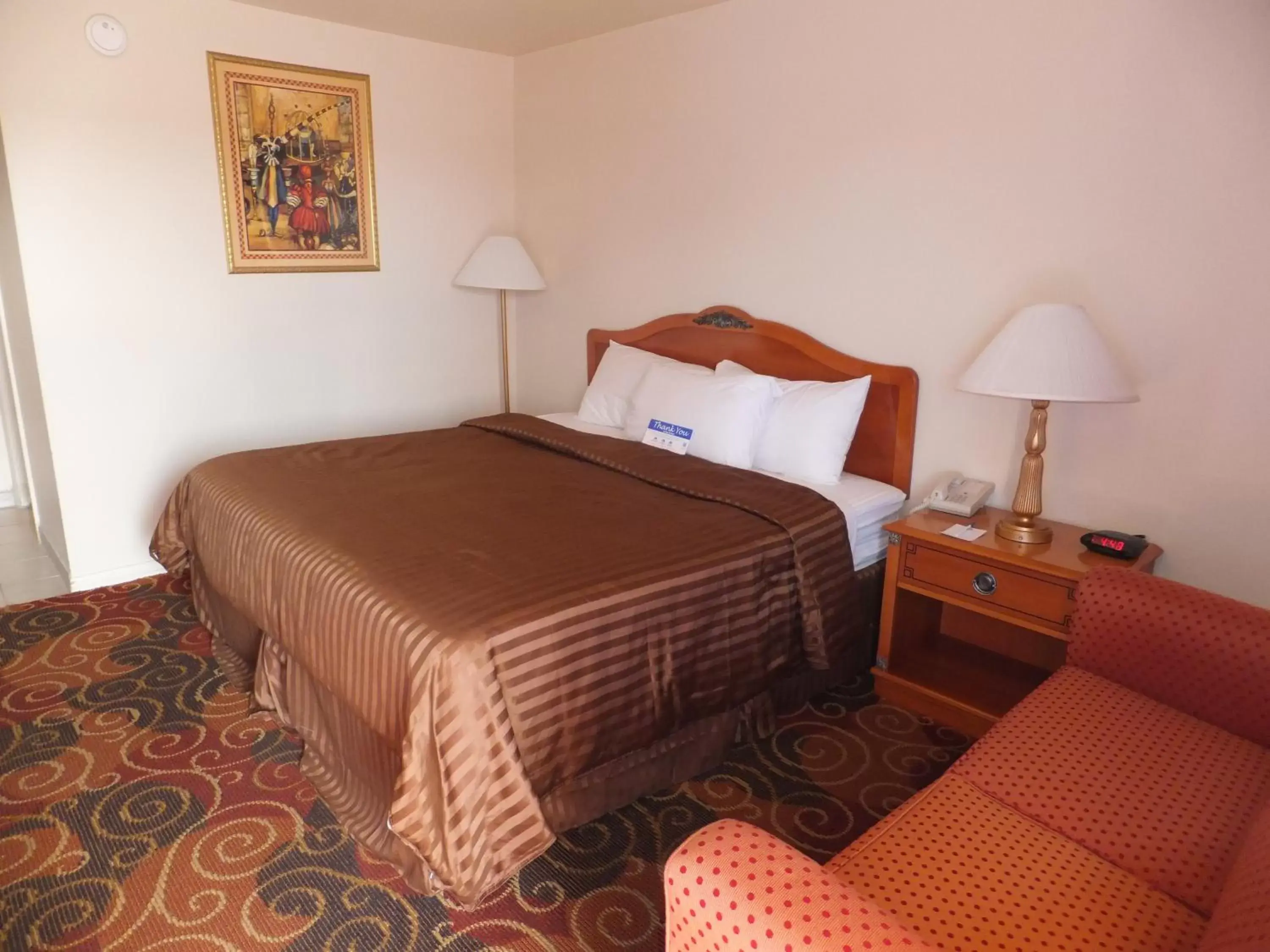 Bed in Americas Best Value Inn Santa Rosa, New Mexico