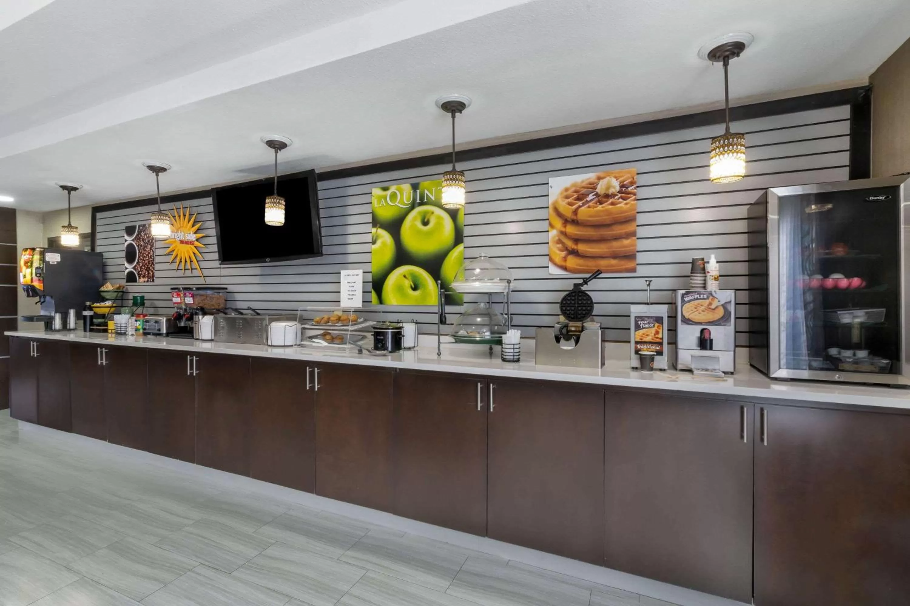 Restaurant/places to eat in La Quinta by Wyndham Canton MS