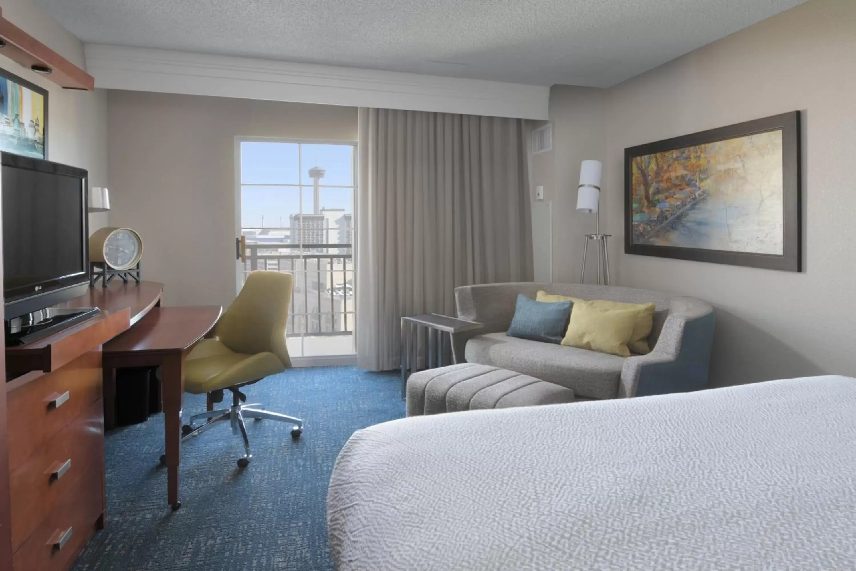 Photo of the whole room, Seating Area in Courtyard by Marriott San Antonio Riverwalk