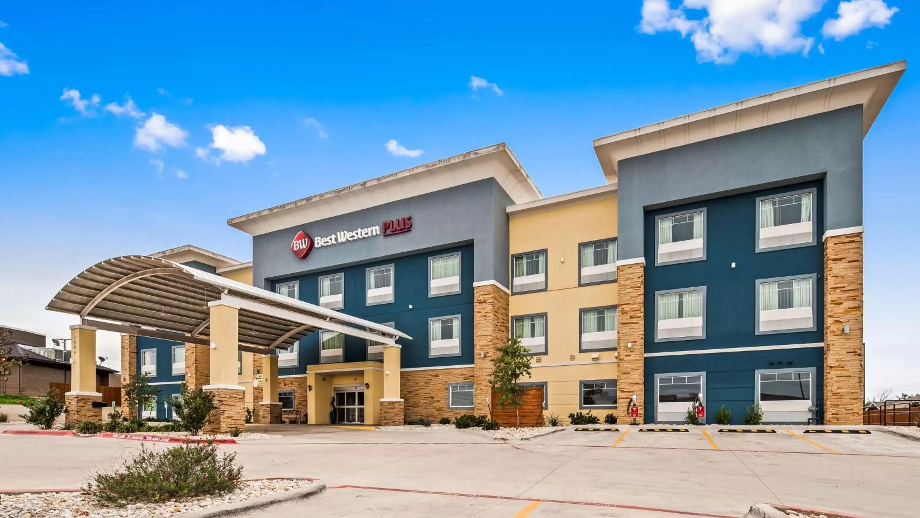 Property Building in Best Western Plus Lampasas Inn & Suites