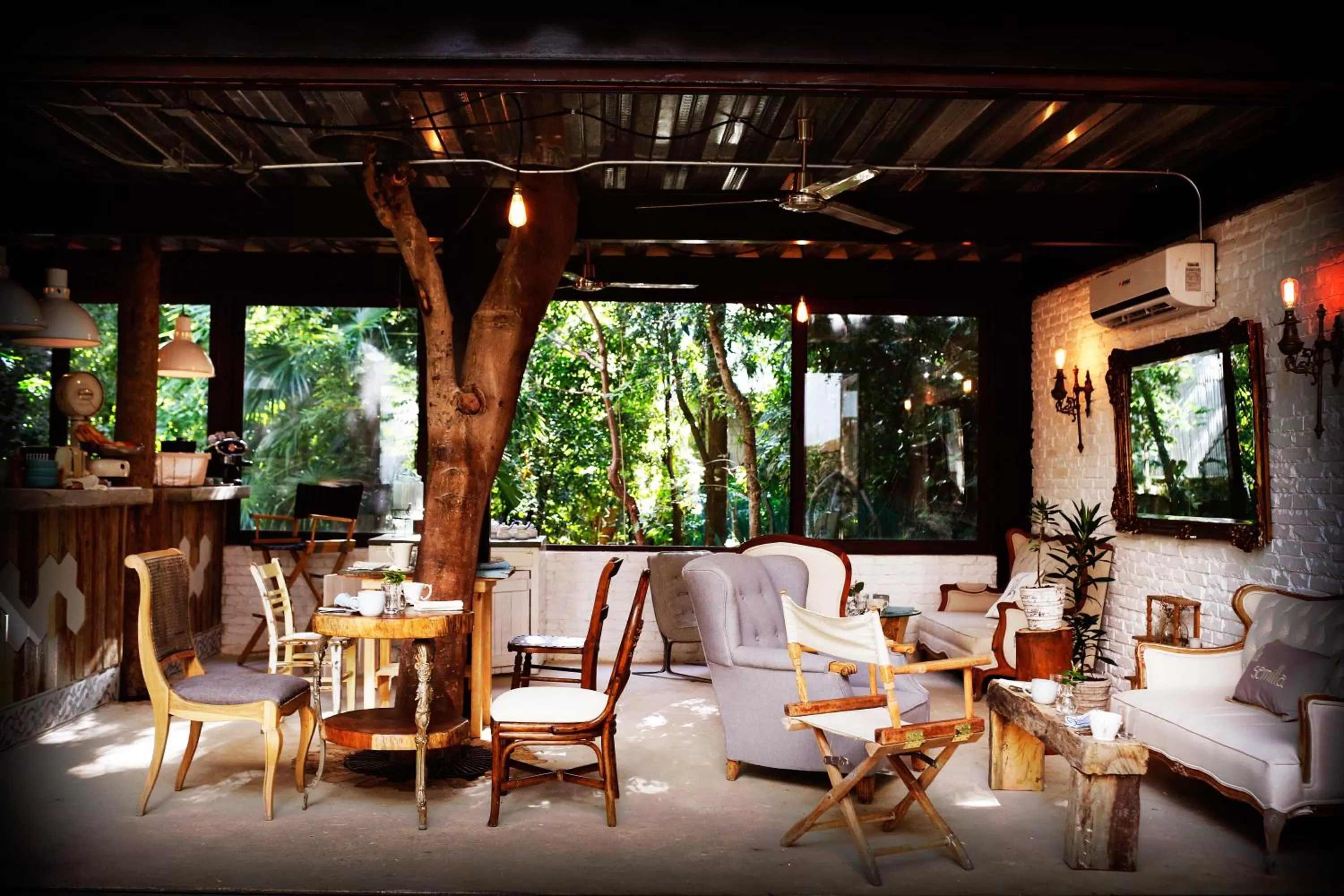 Communal lounge/ TV room in Hotel La Semilla a Member of Design Hotels