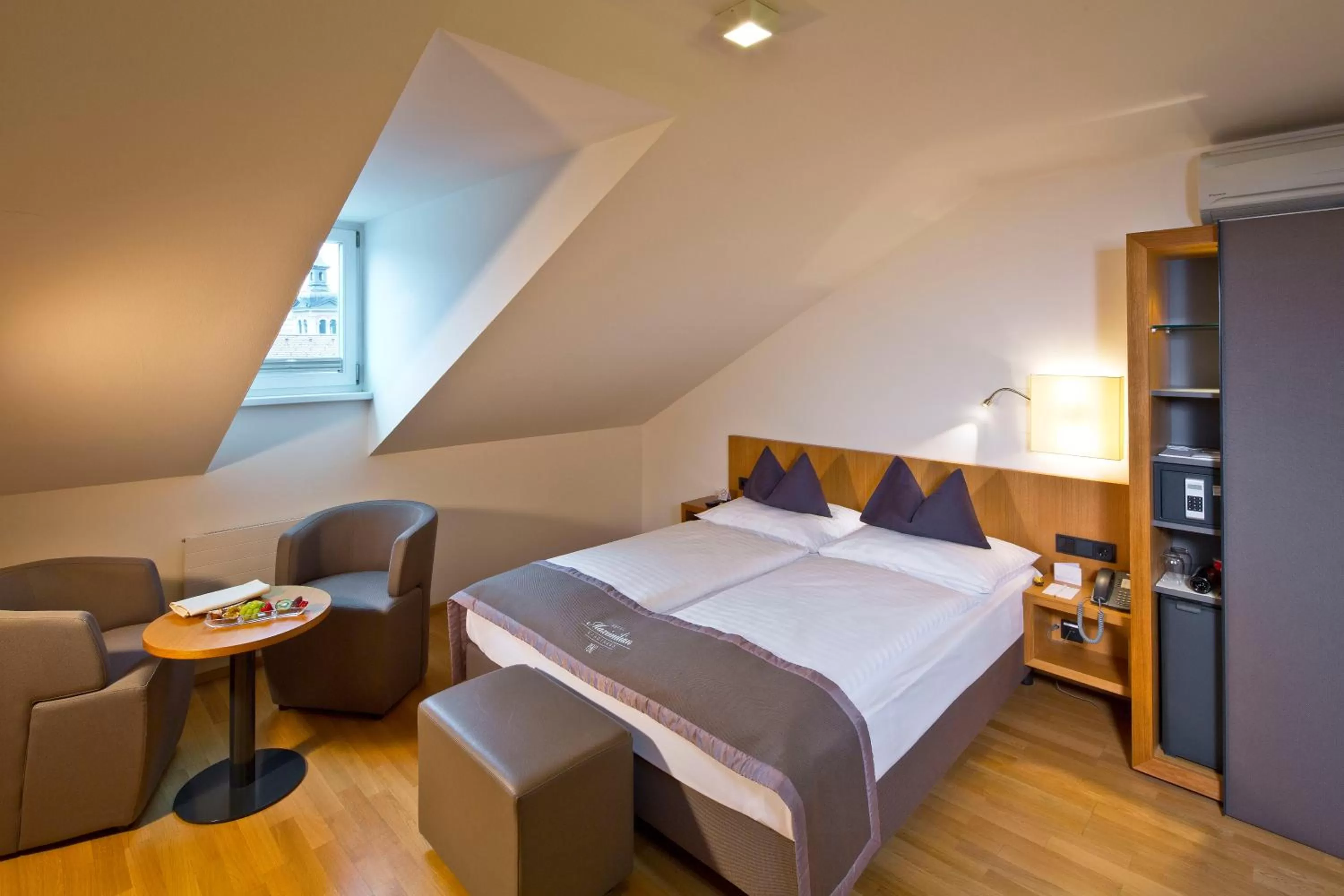 Photo of the whole room, Bed in Hotel Maximilian - Stadthaus Penz