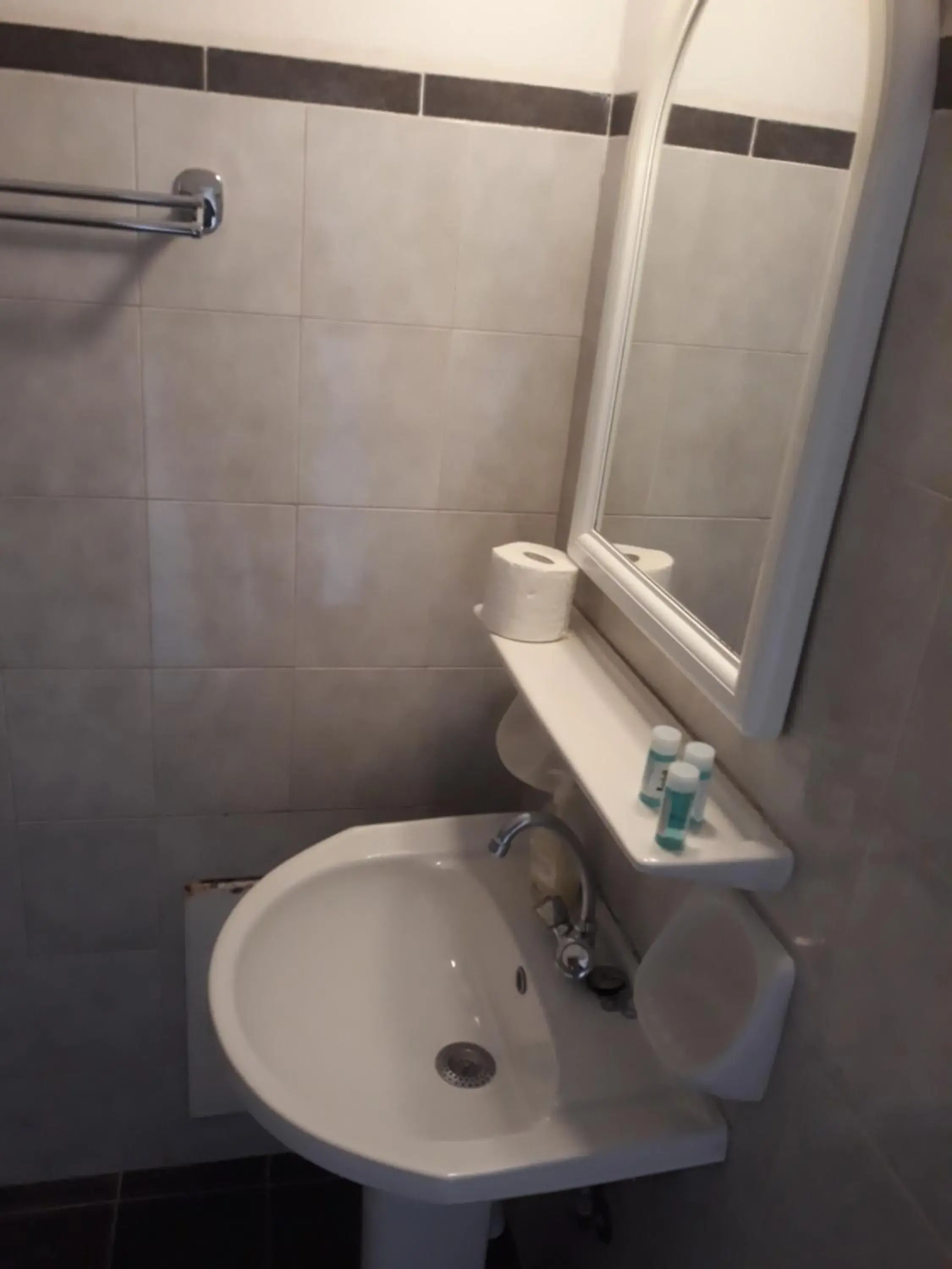 Bathroom in Miranta Hotel - Apartments & Studios