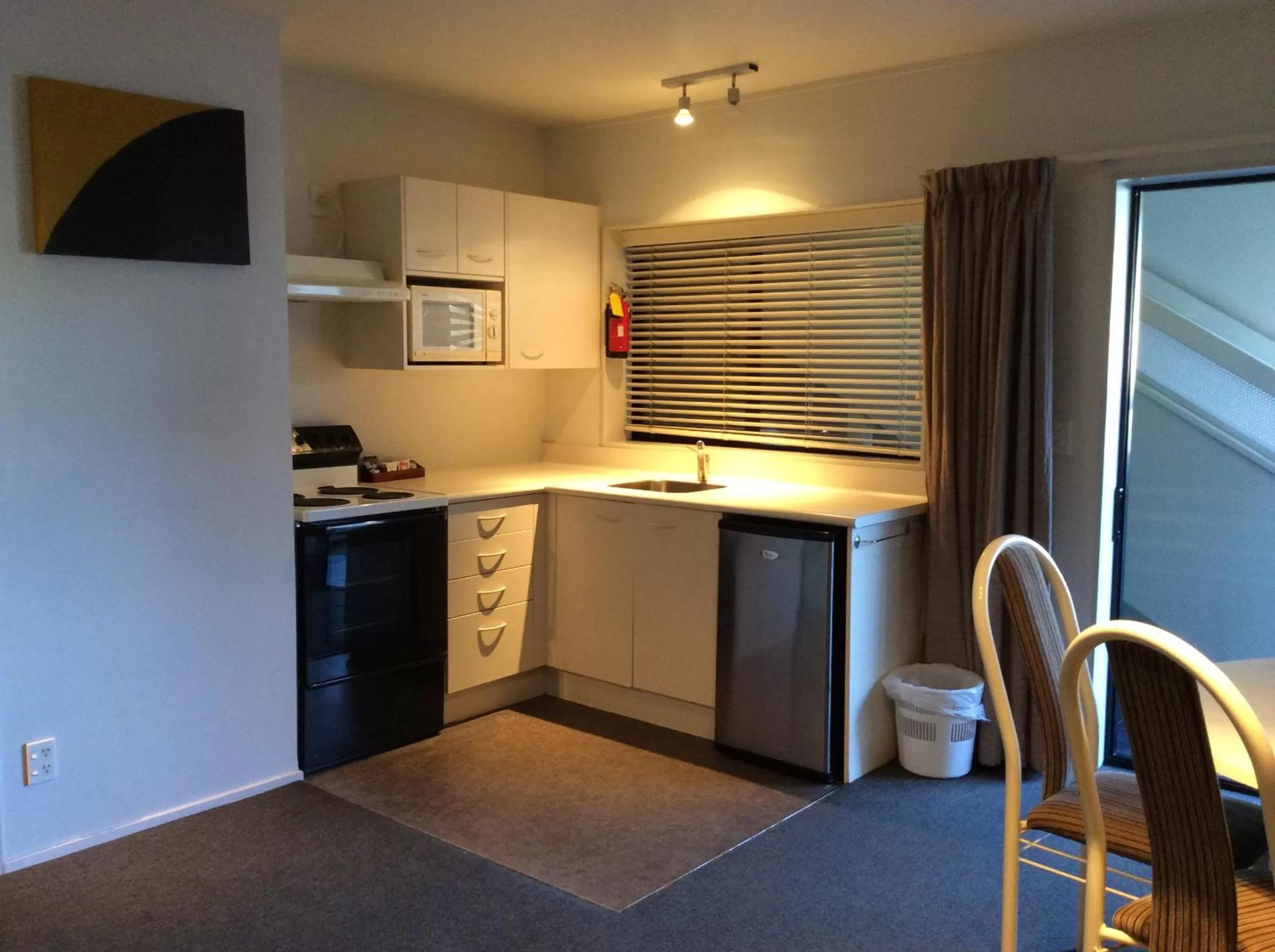 Kitchen or kitchenette in Marksman Motor Inn