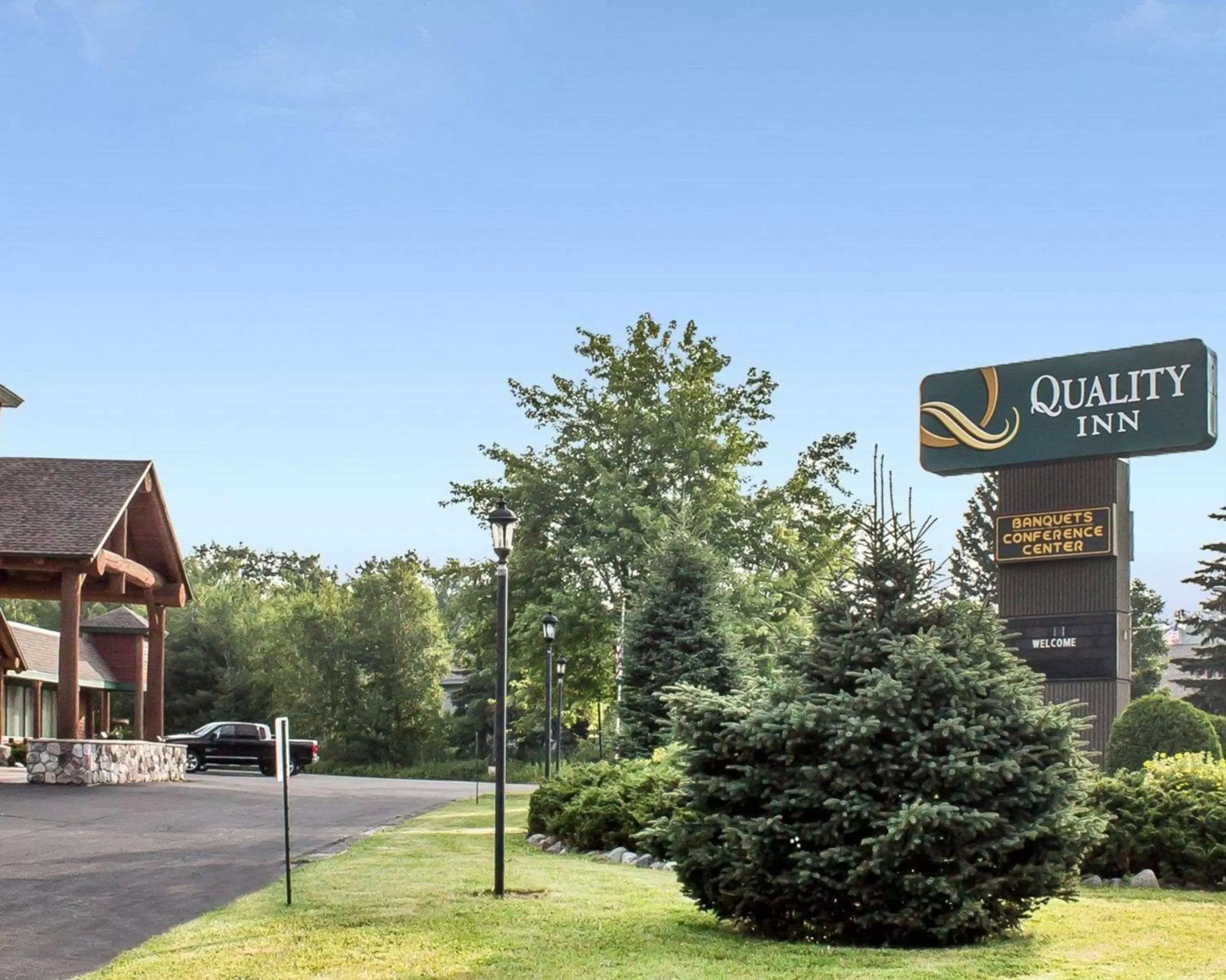 Property building in Quality Inn Rhinelander