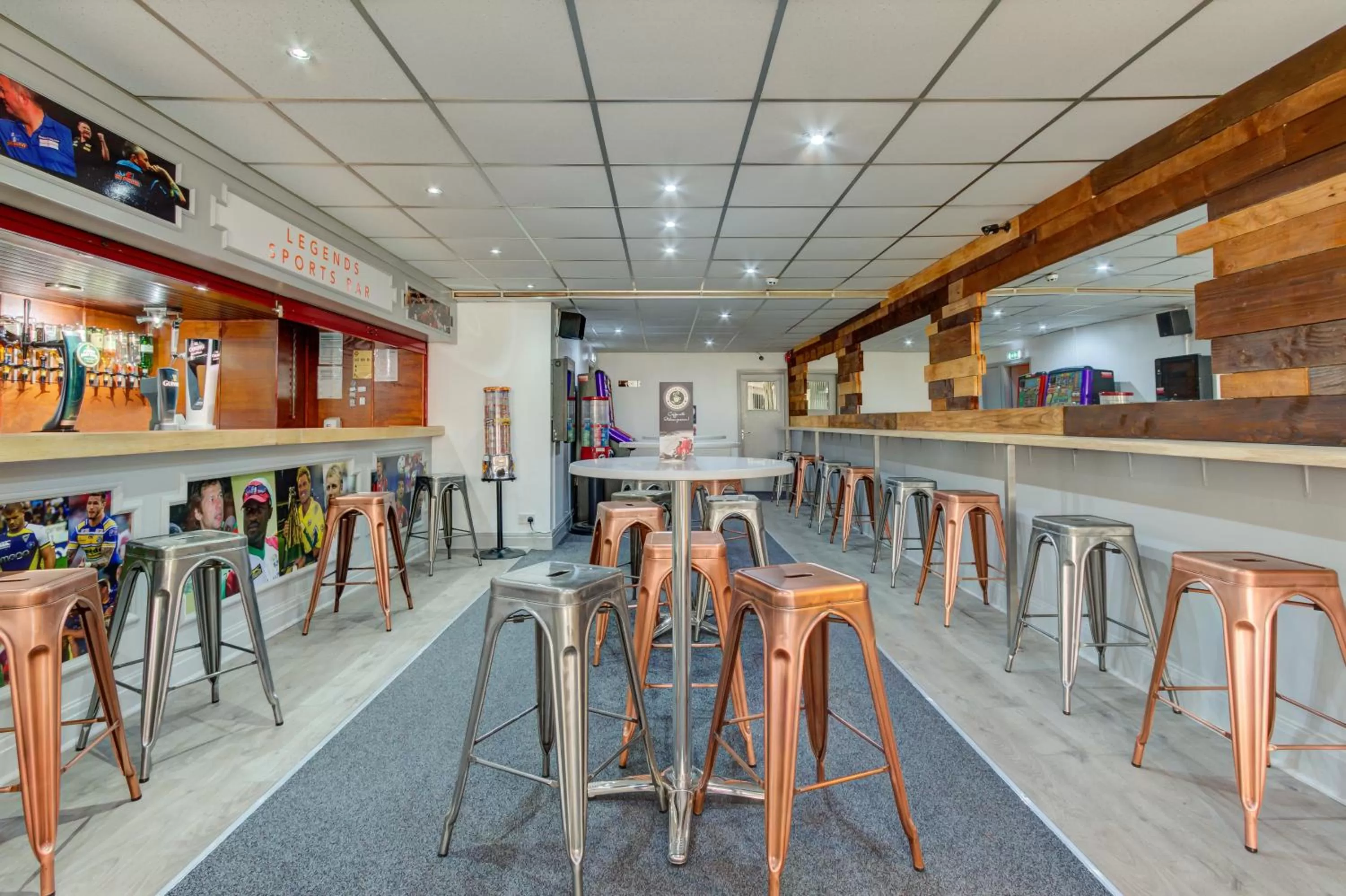 Lounge or bar in The Sandringham Court Hotel & Apartment Welcoming Large and Small Groups for 15 years