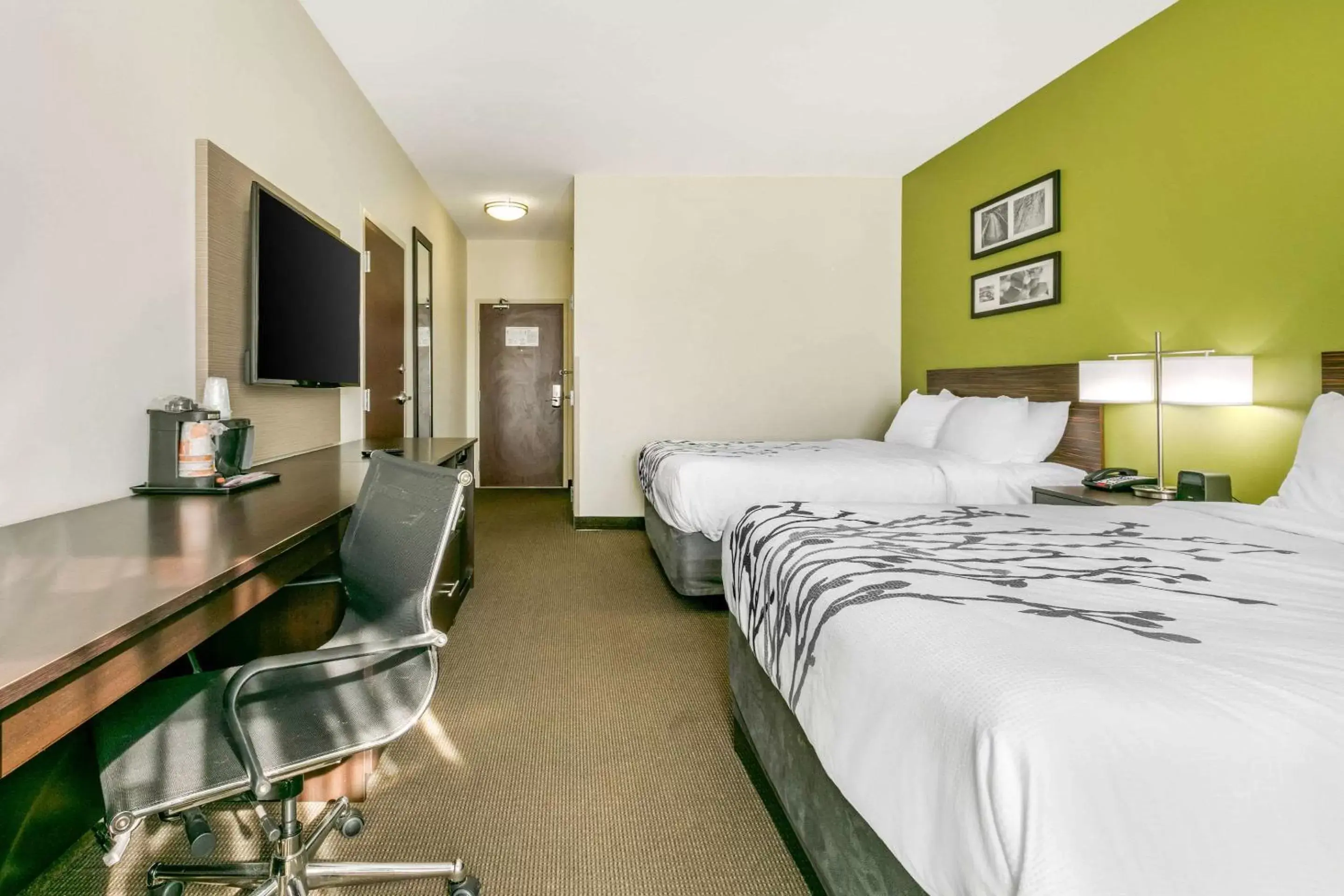 Photo of the whole room, Bed in Sleep Inn & Suites Columbia