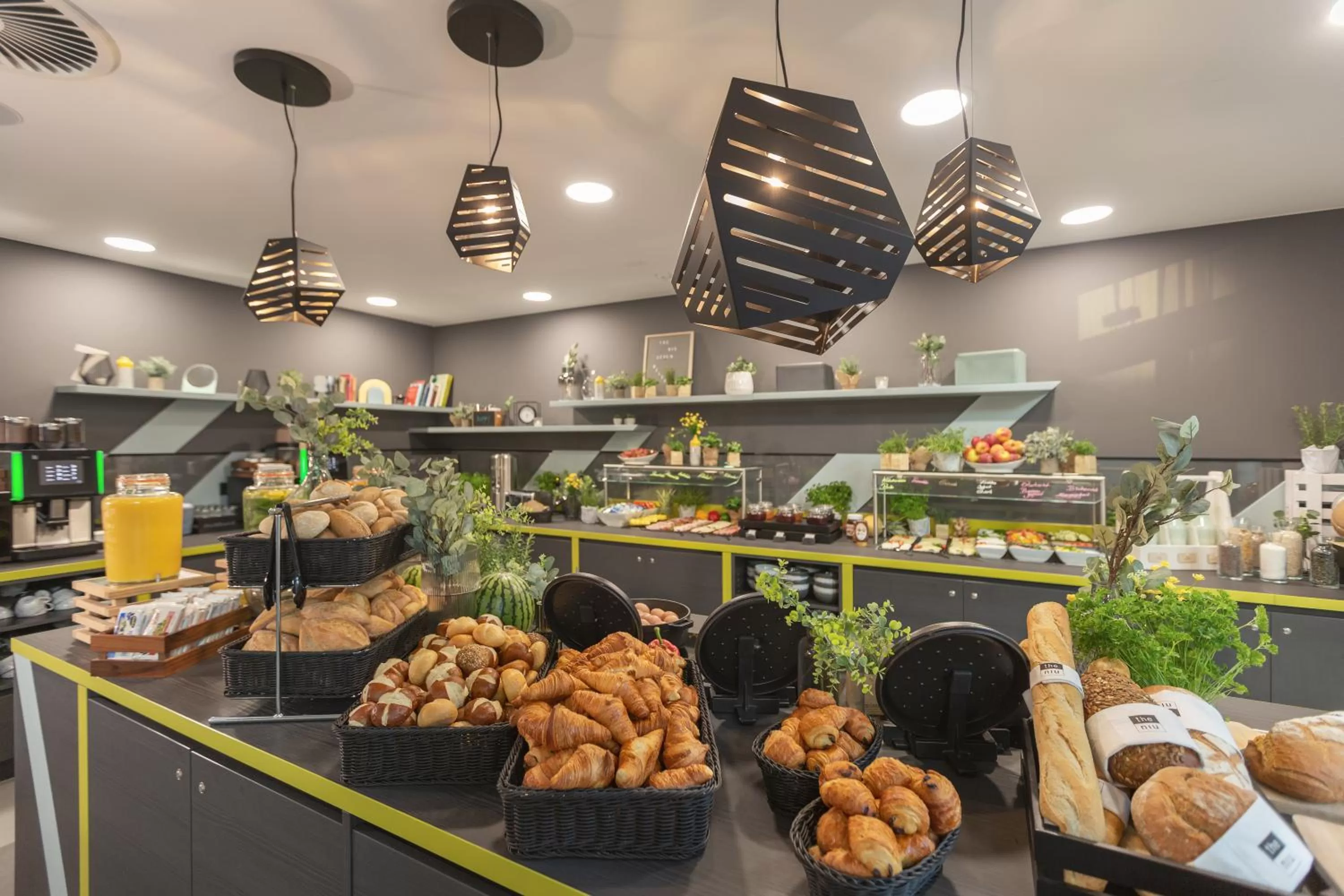 Breakfast in Holiday Inn - the niu, Seven Dusseldorf Ost by IHG