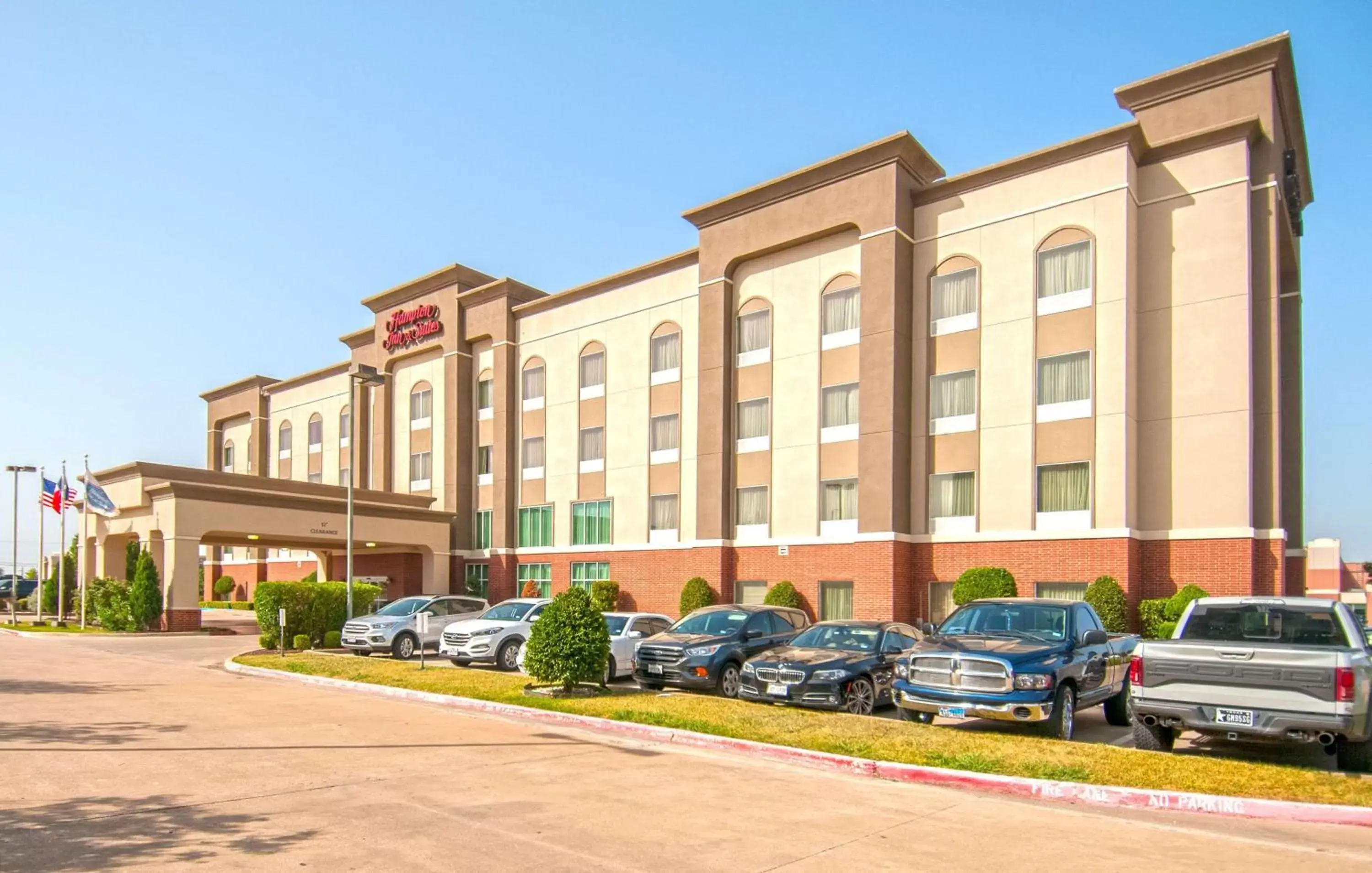 Property building in Hampton Inn and Suites Waxahachie Property building in Hampton Inn and Suites Waxahachie