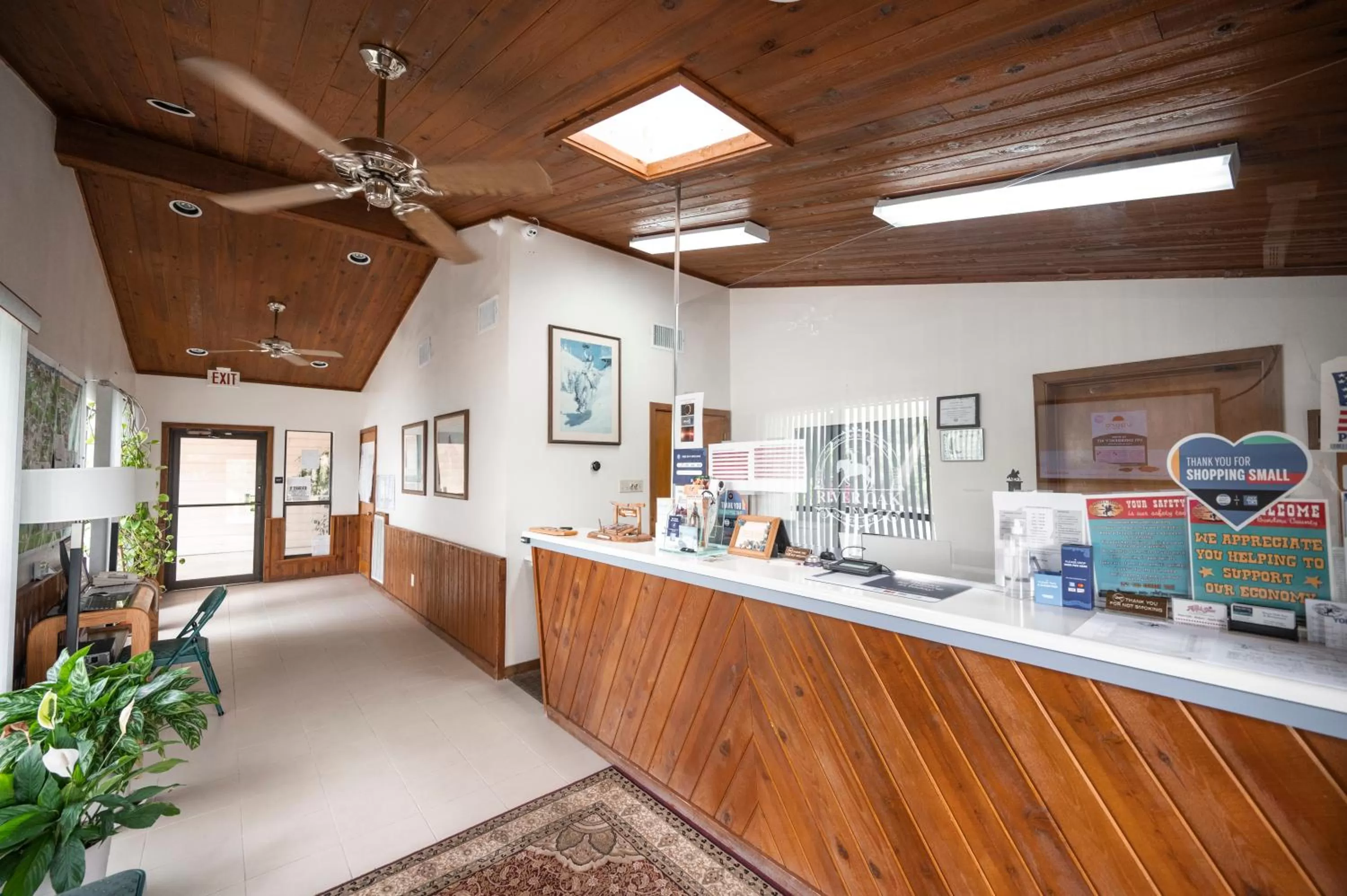 Lobby or reception in RIVER OAK INN