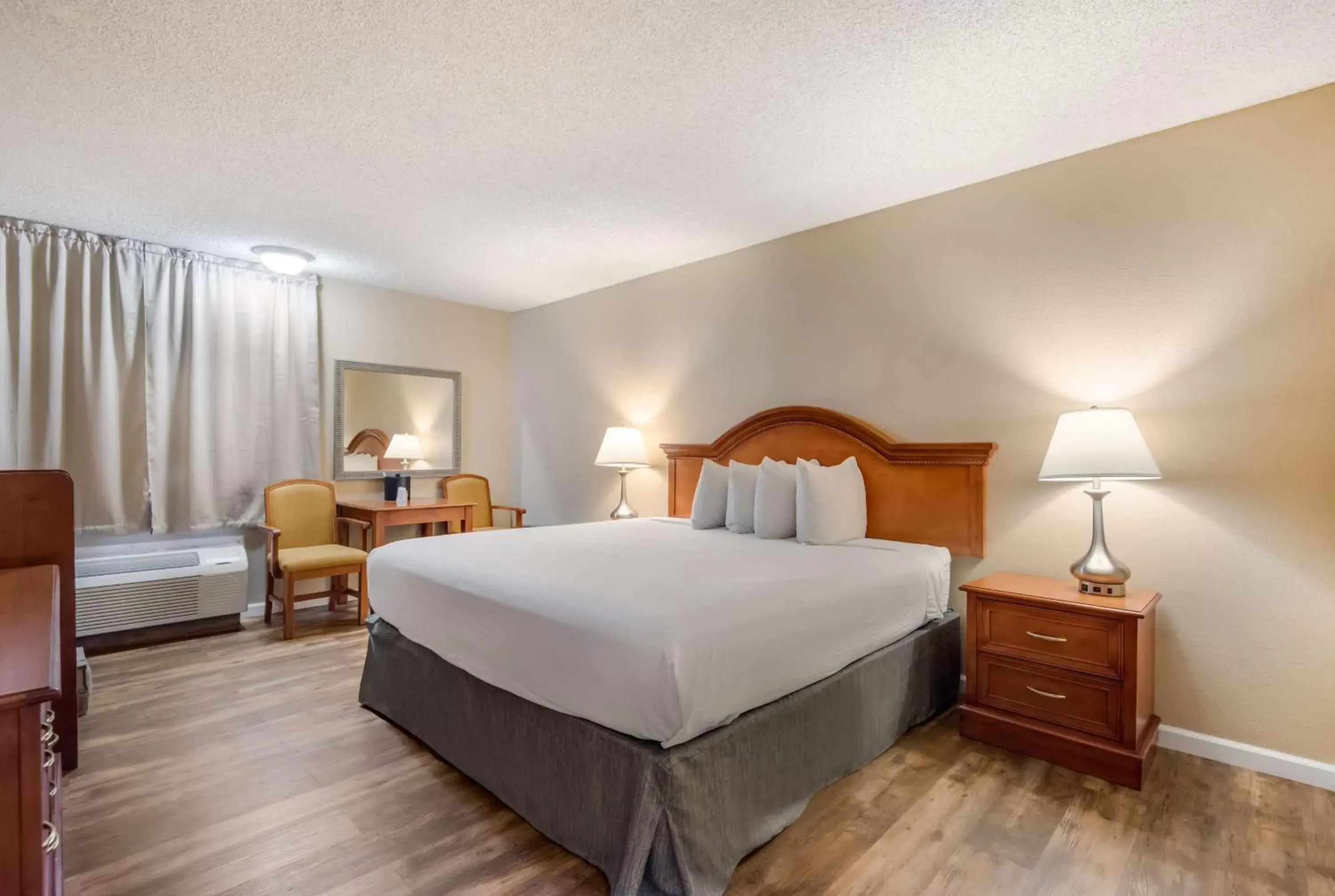 Bedroom, Bed in SureStay Plus Hotel by Best Western Reno Airport