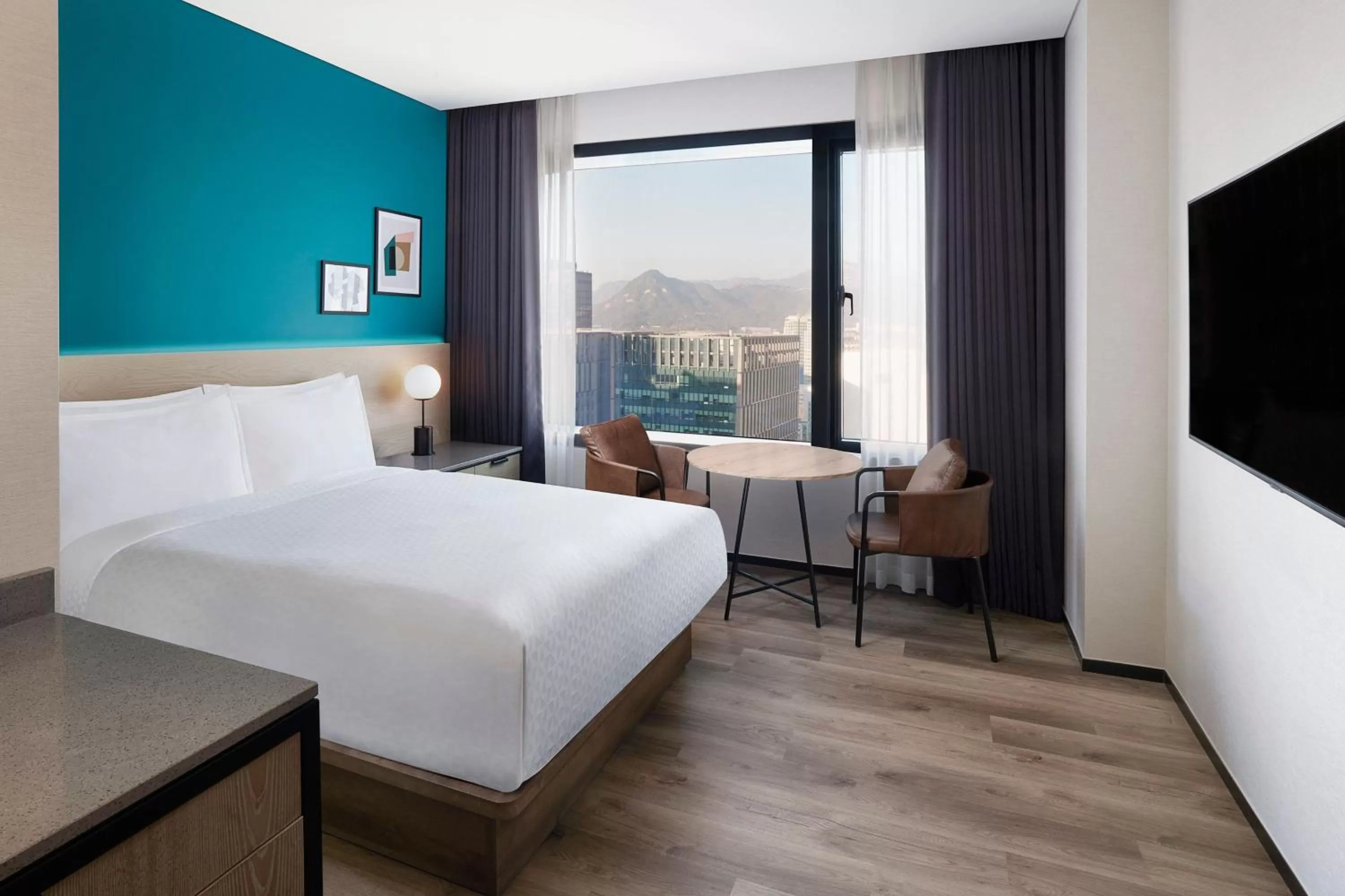 Photo of the whole room, Bed in Four Points by Sheraton Josun, Seoul Myeongdong