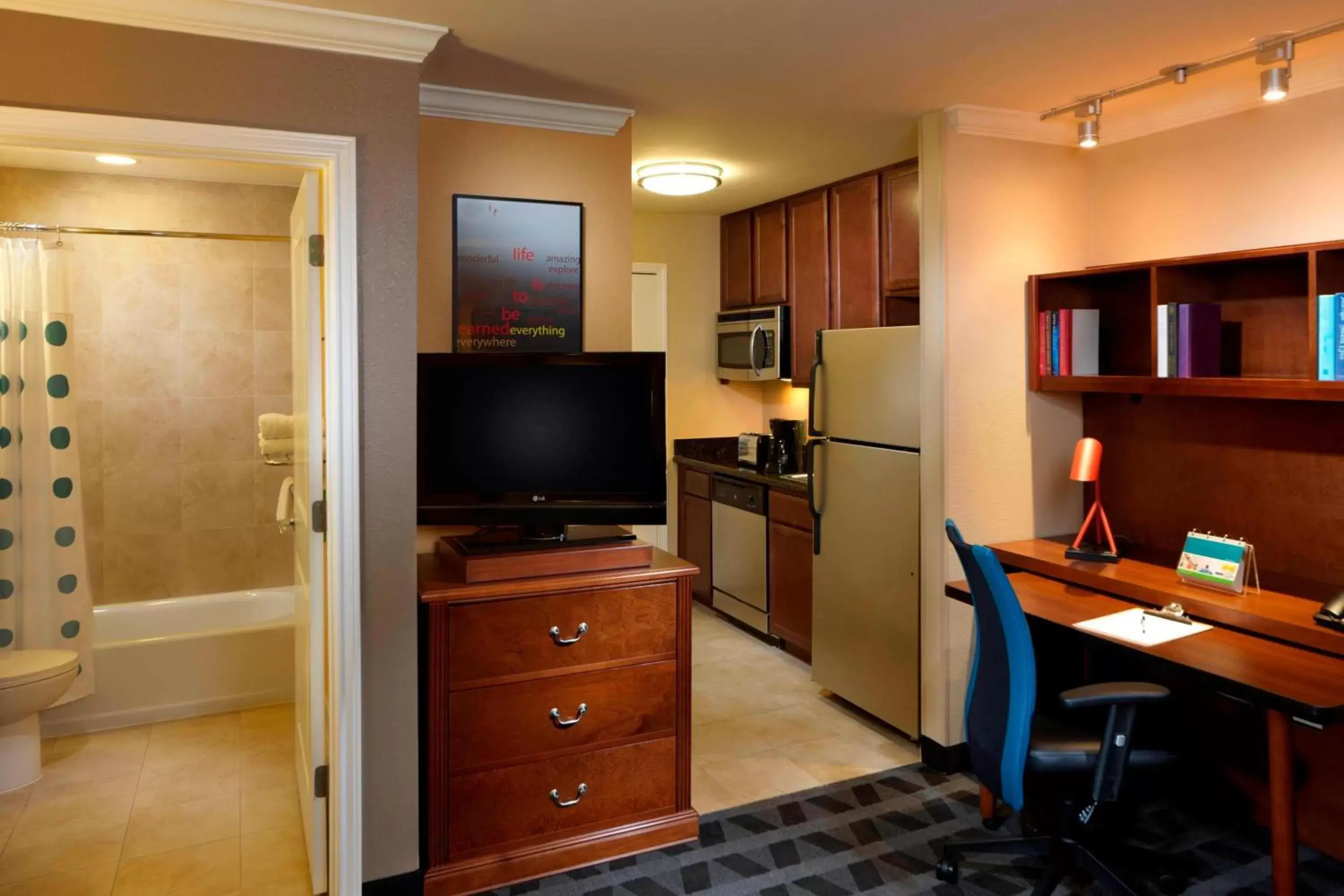 Bedroom, TV/Entertainment Center in TownePlace Suites Houston North/Shenandoah