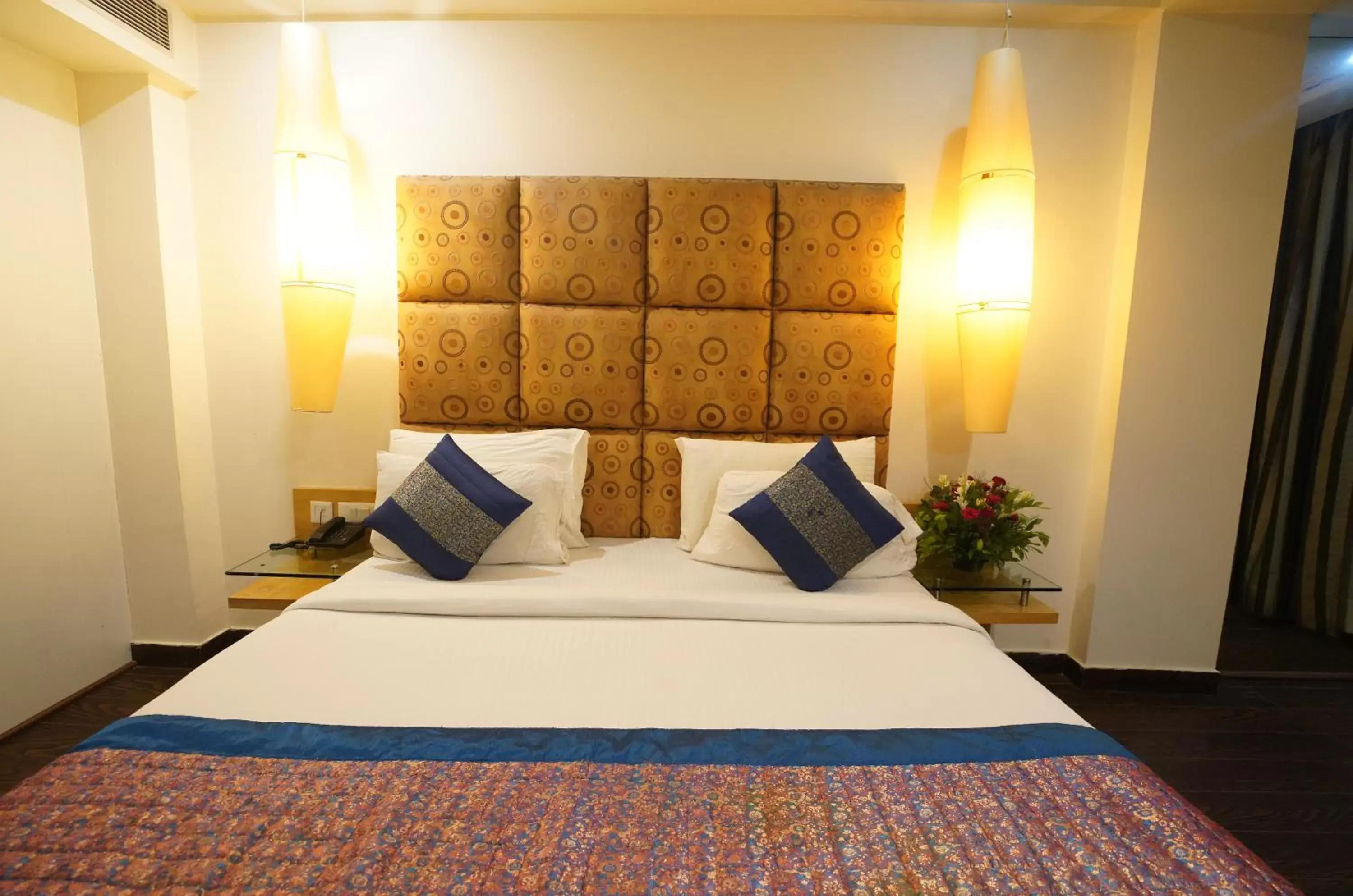 Bedroom, Bed in Airport Hotel Grand, New Delhi