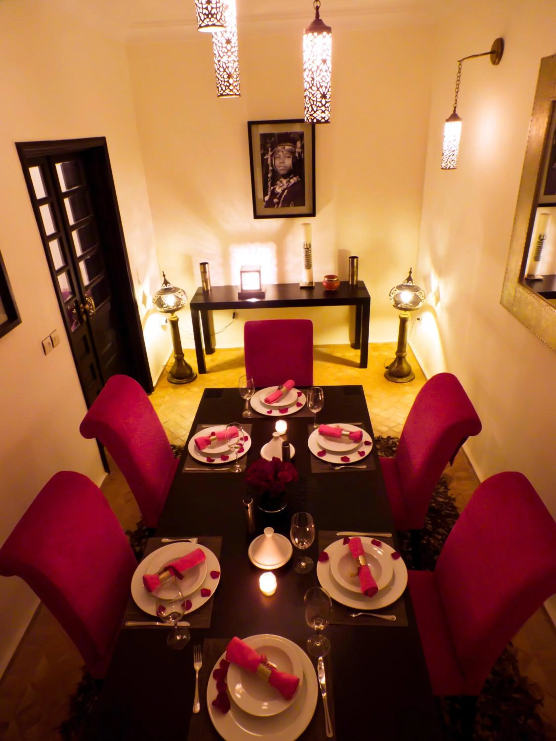 Restaurant/places to eat in Ryad Amiran & Spa