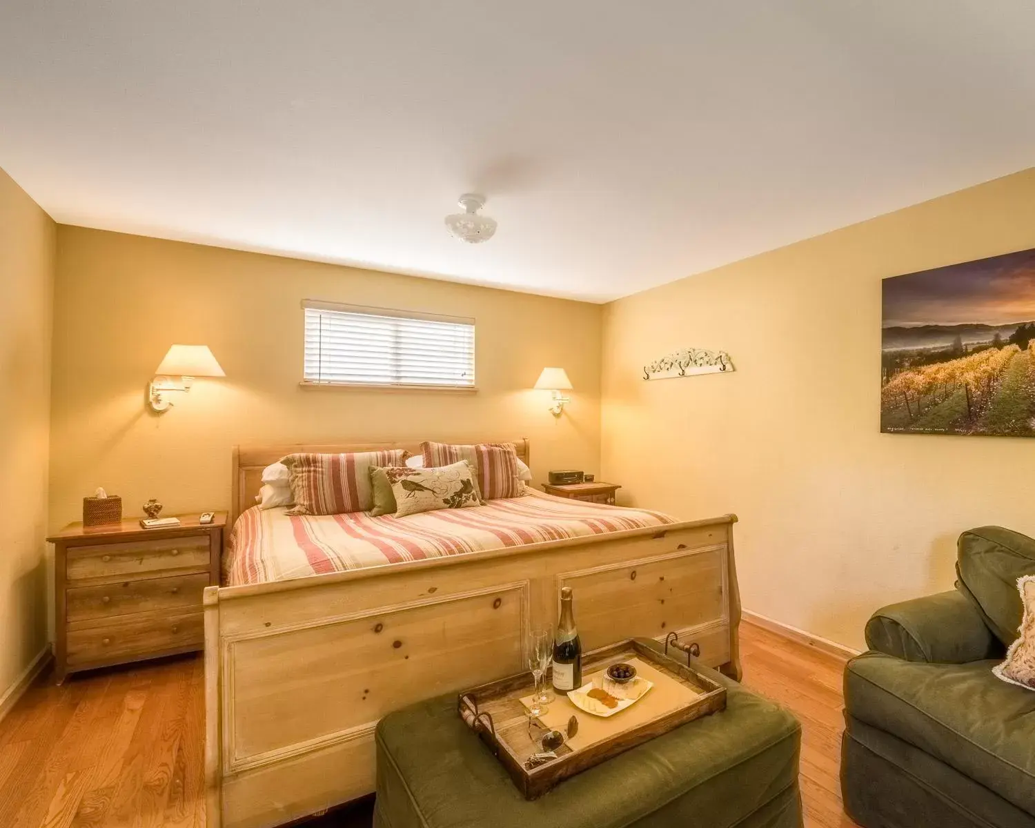 Bed, Seating Area in Aurora Park Cottages