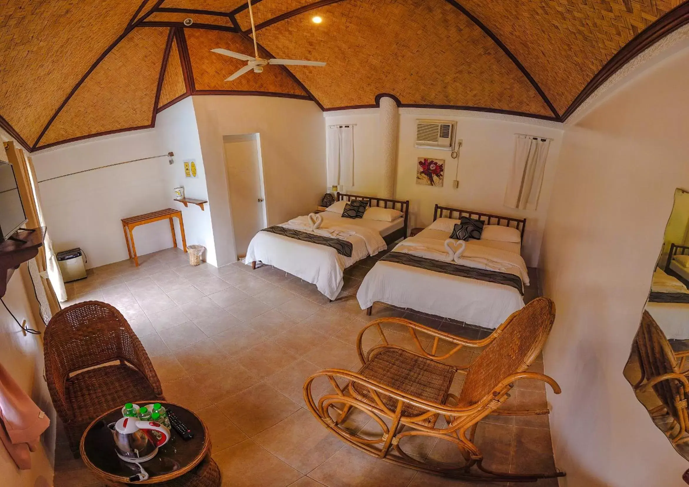 Bed in Sunz en Coron Resort