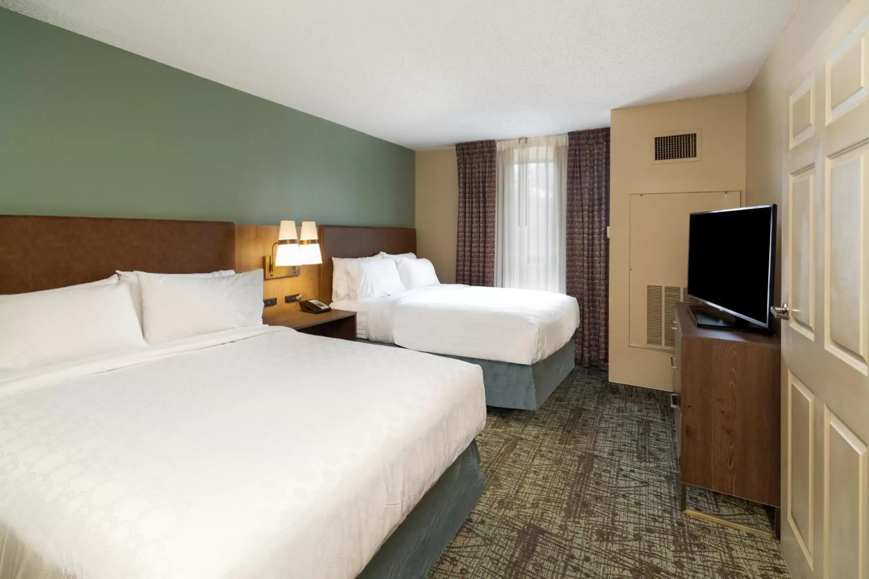 Photo of the whole room, Bed in Staybridge Suites Memphis-Poplar Ave East, an IHG Hotel
