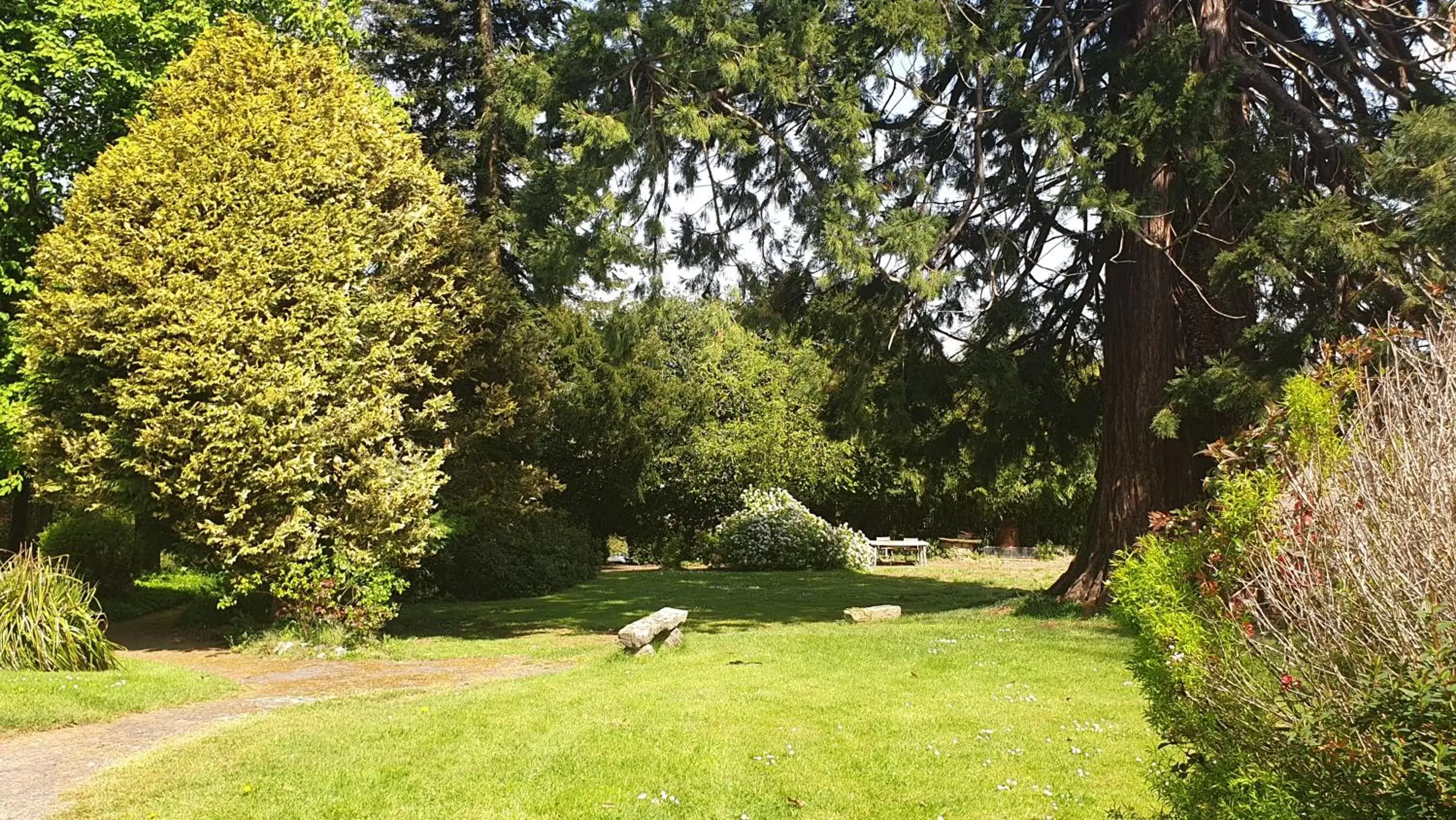 Garden in Cosy Er Lann Chambres d'Hôtes