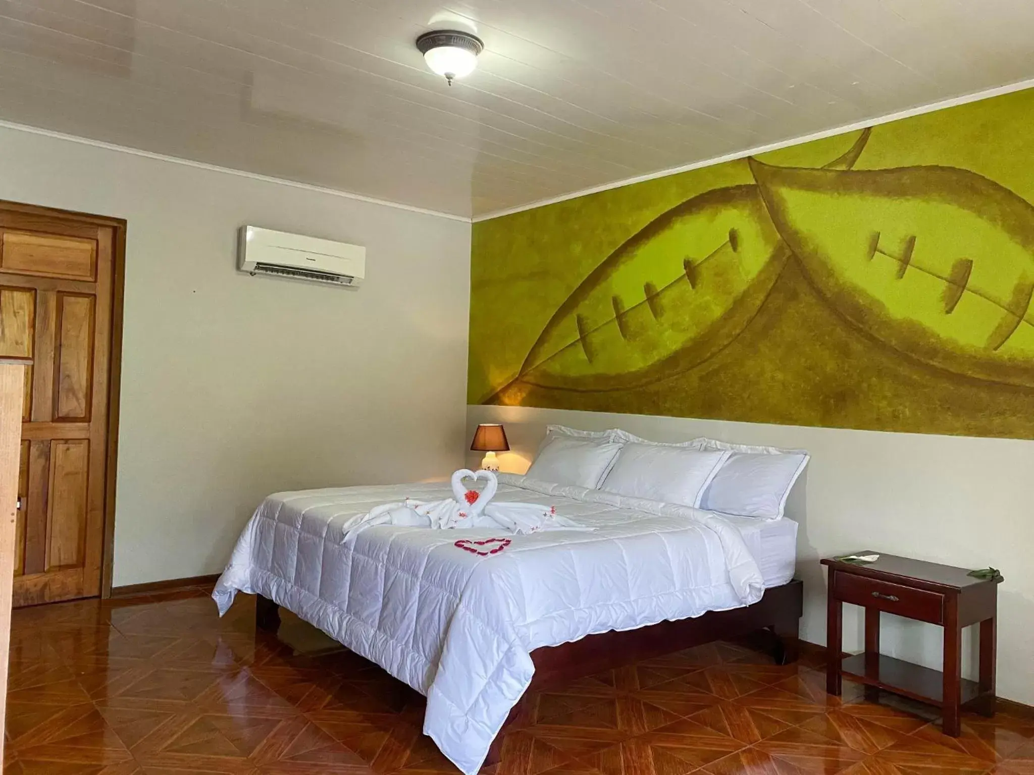 Bed in Hotel & Hot Springs Sueño Dorado