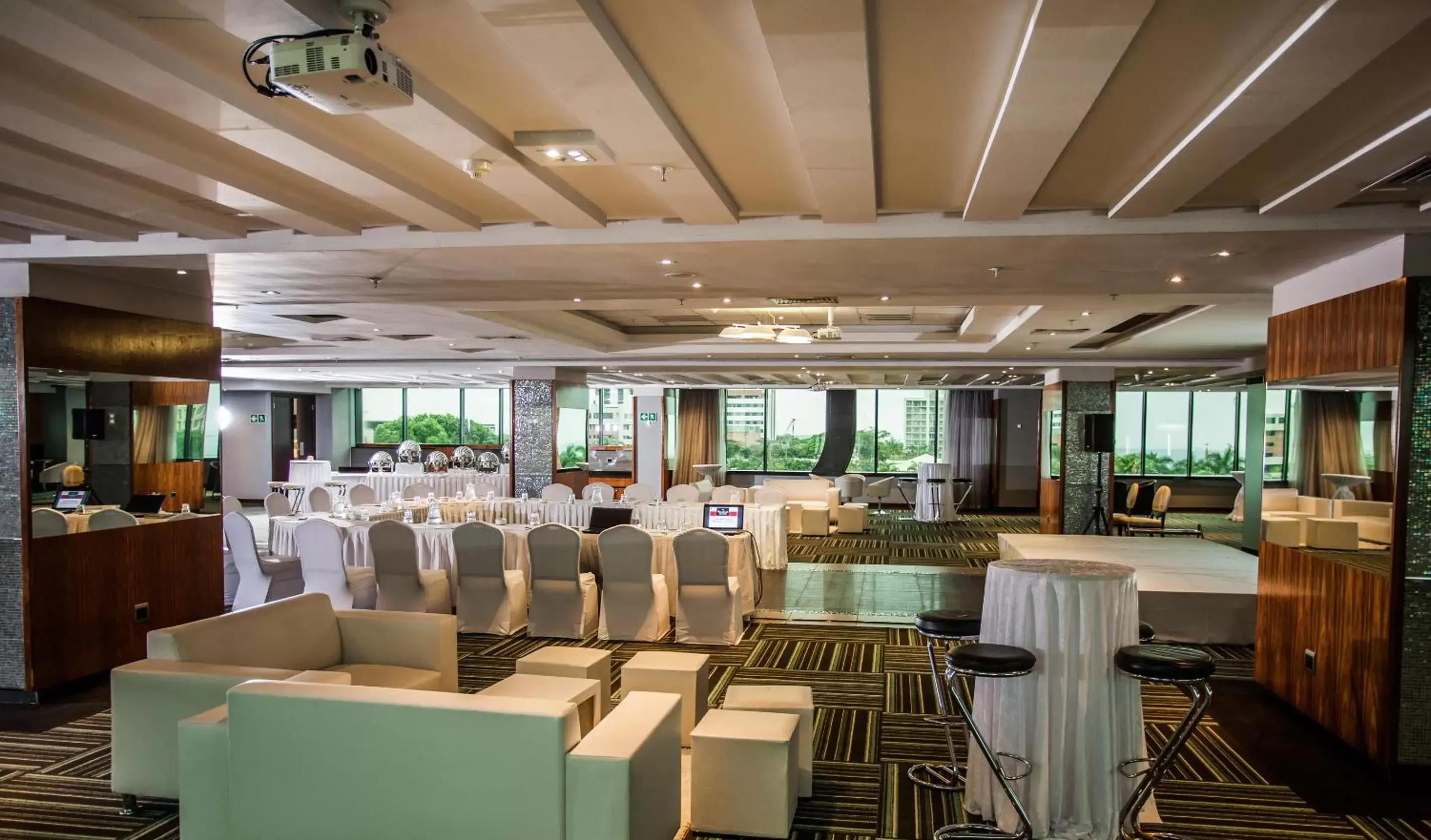 Banquet/Function facilities, Restaurant/Places to Eat in Coastlands Umhlanga Hotel and Convention Centre