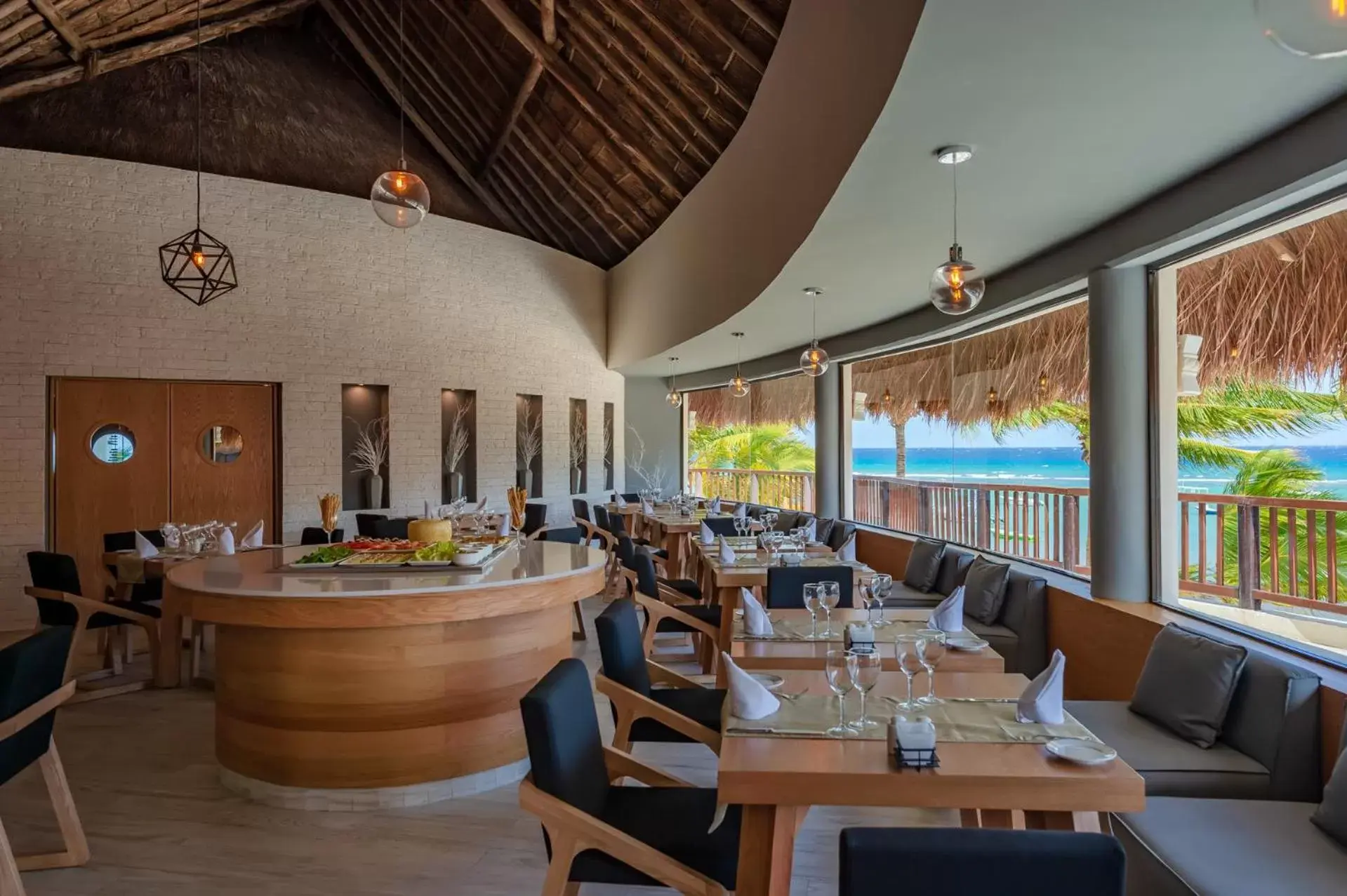 Dinner, Restaurant/Places to Eat in The Reef Coco Beach & Spa- Optional All Inclusive