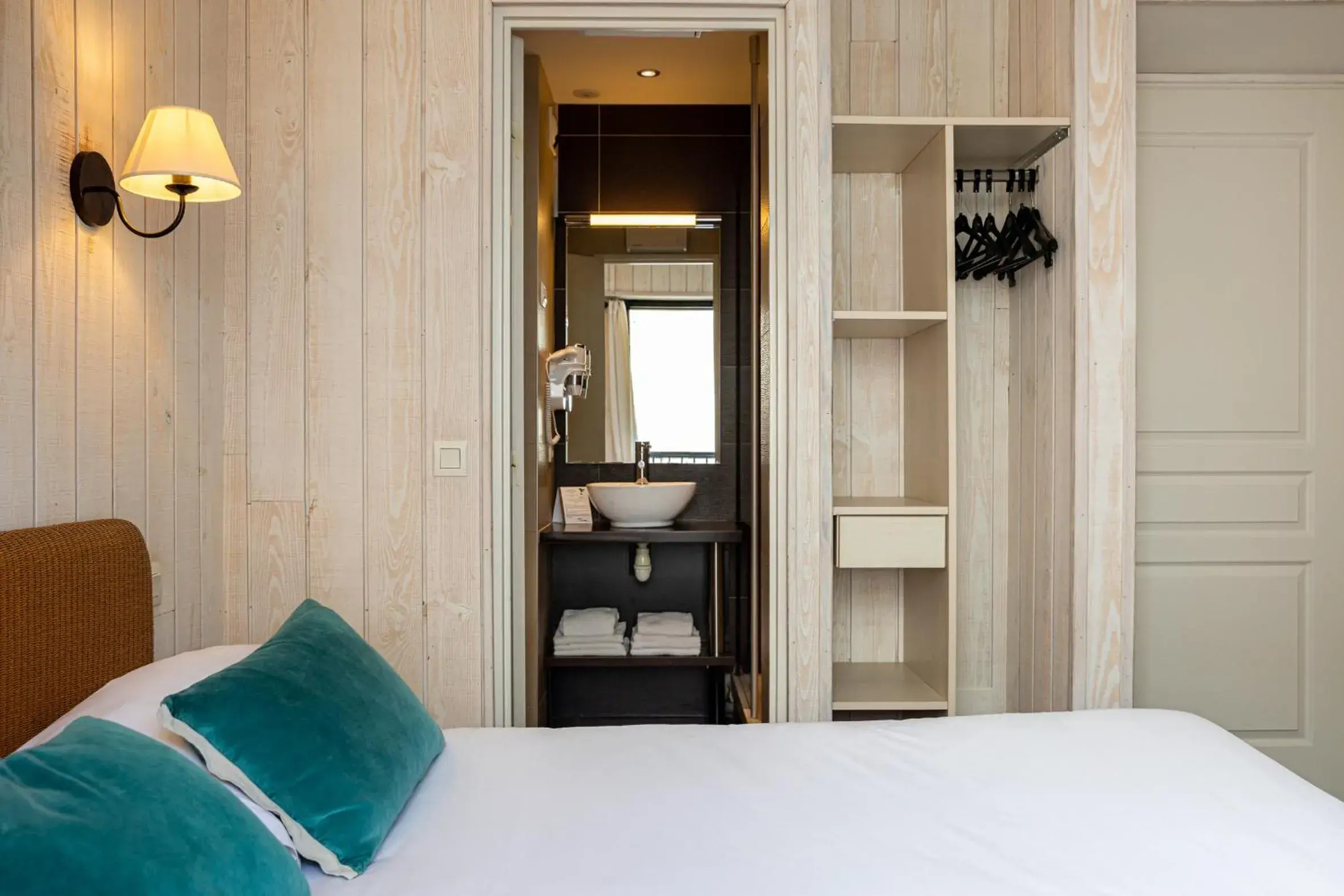 Bedroom, Bed in Hôtel de La Plage by Inwood Hotels