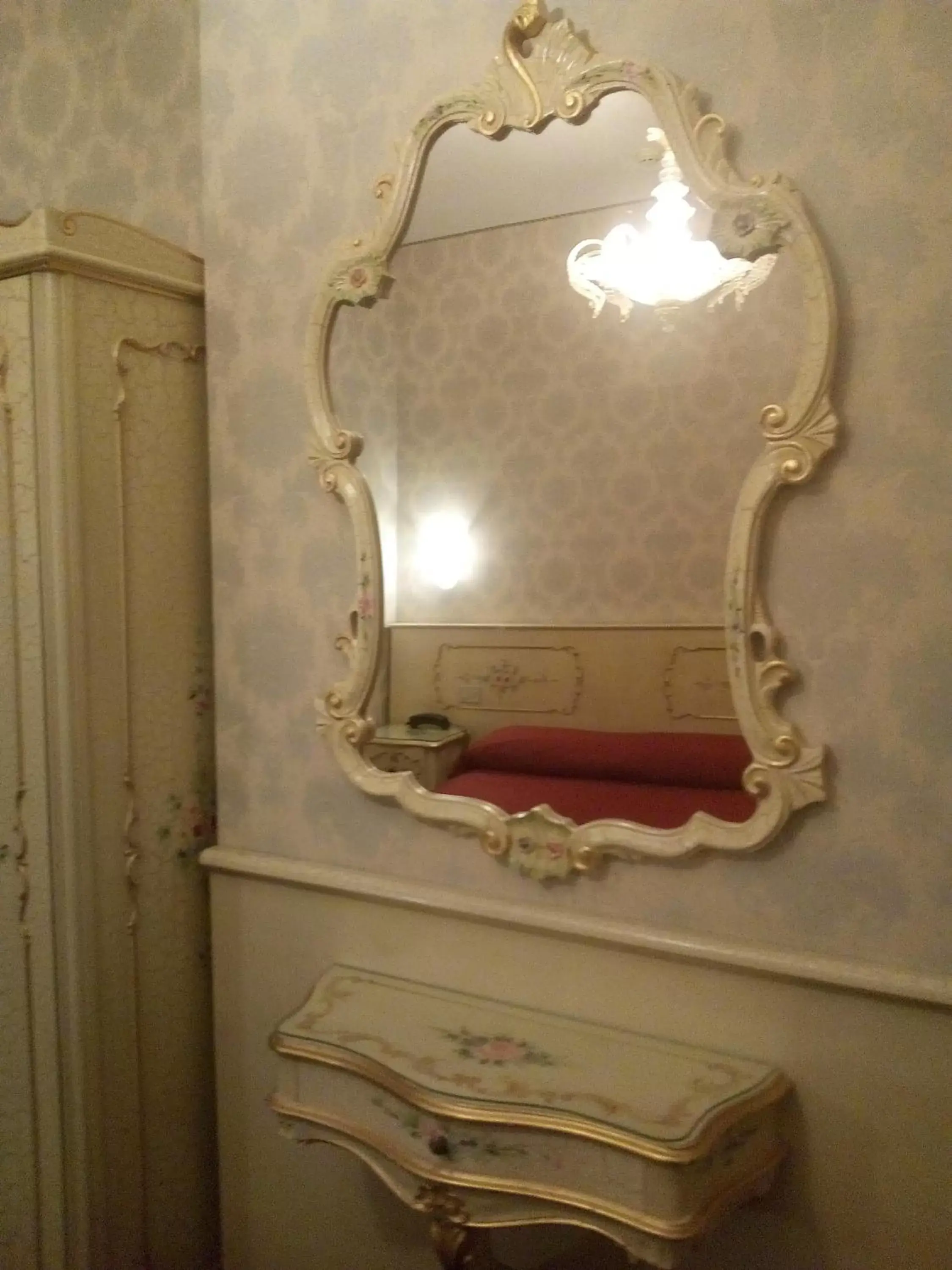 Decorative detail, Bathroom in Hotel Diana