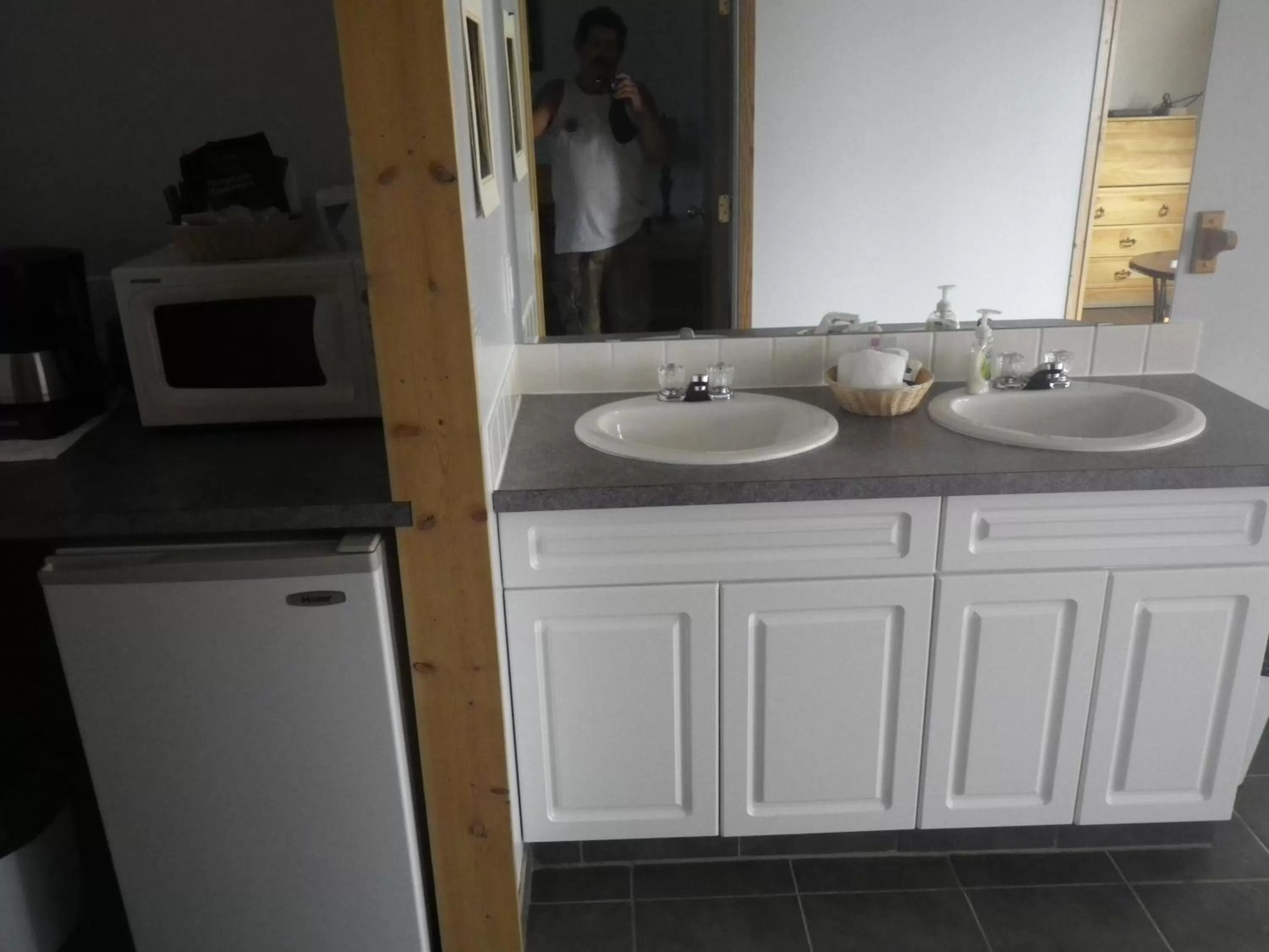 Bathroom in Alcan Motor Inn