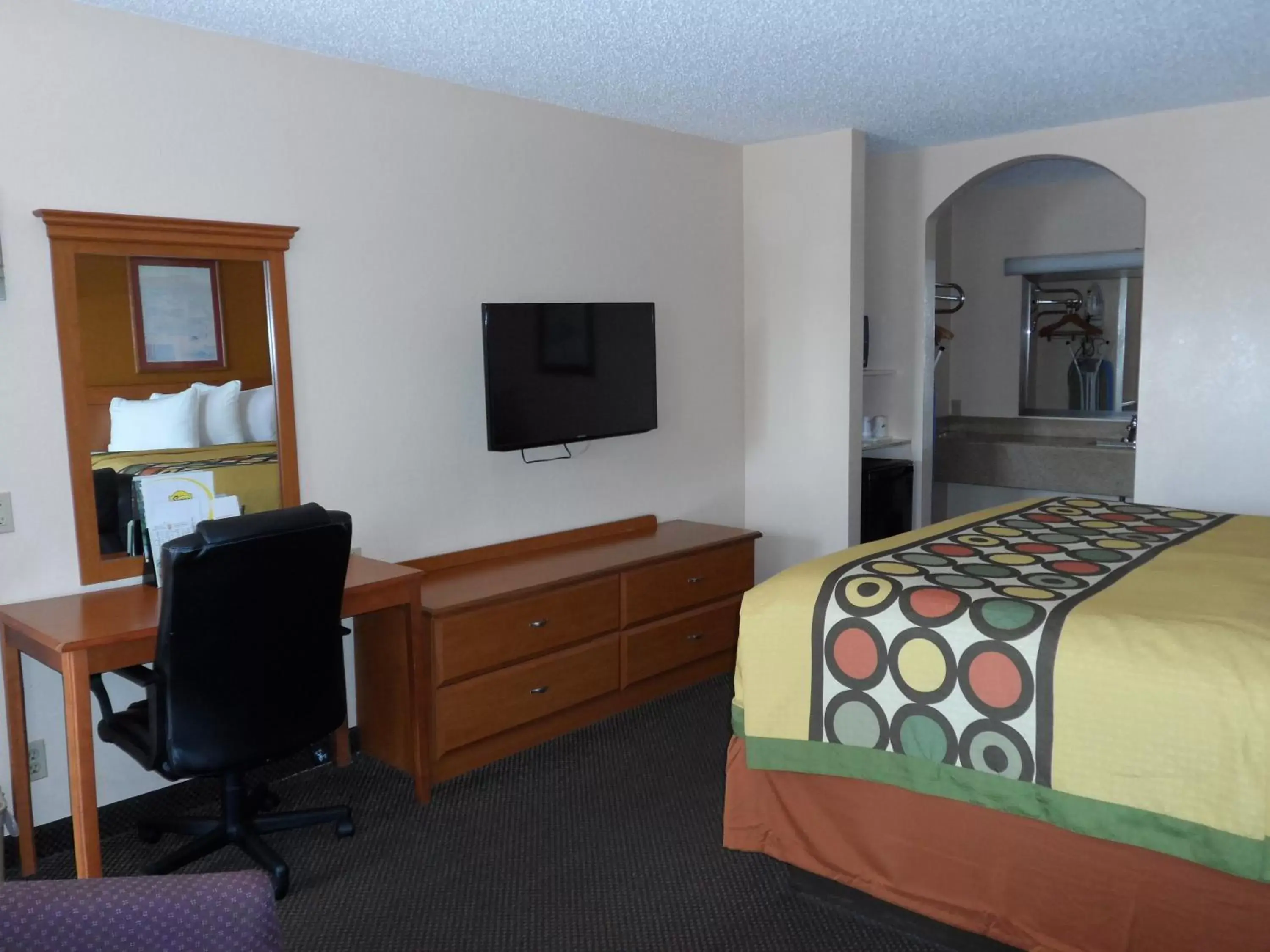 King Studio Suite - Non-Smoking in Super 8 by Wyndham Waco/Mall area TX