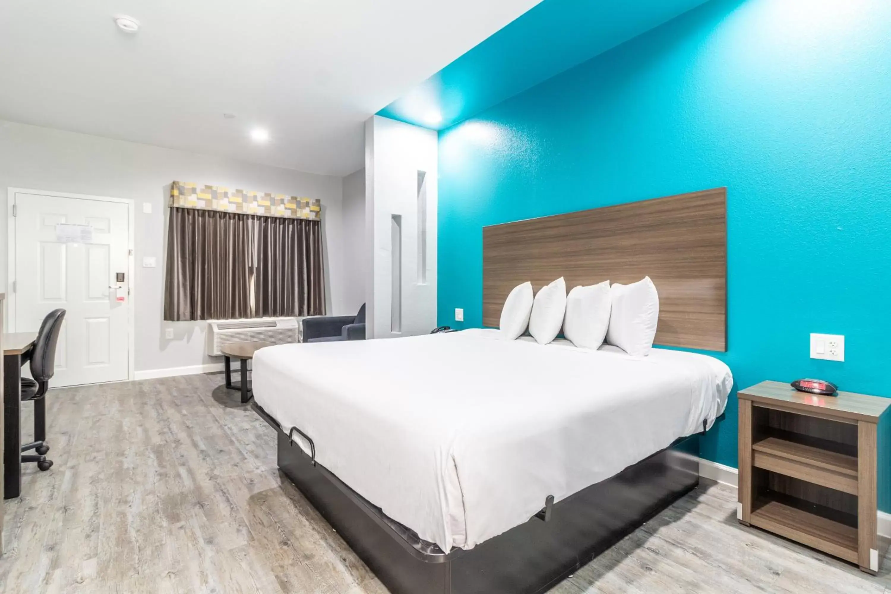 Bedroom in Americas Best Value Inn & Suites Kingwood IAH Airport